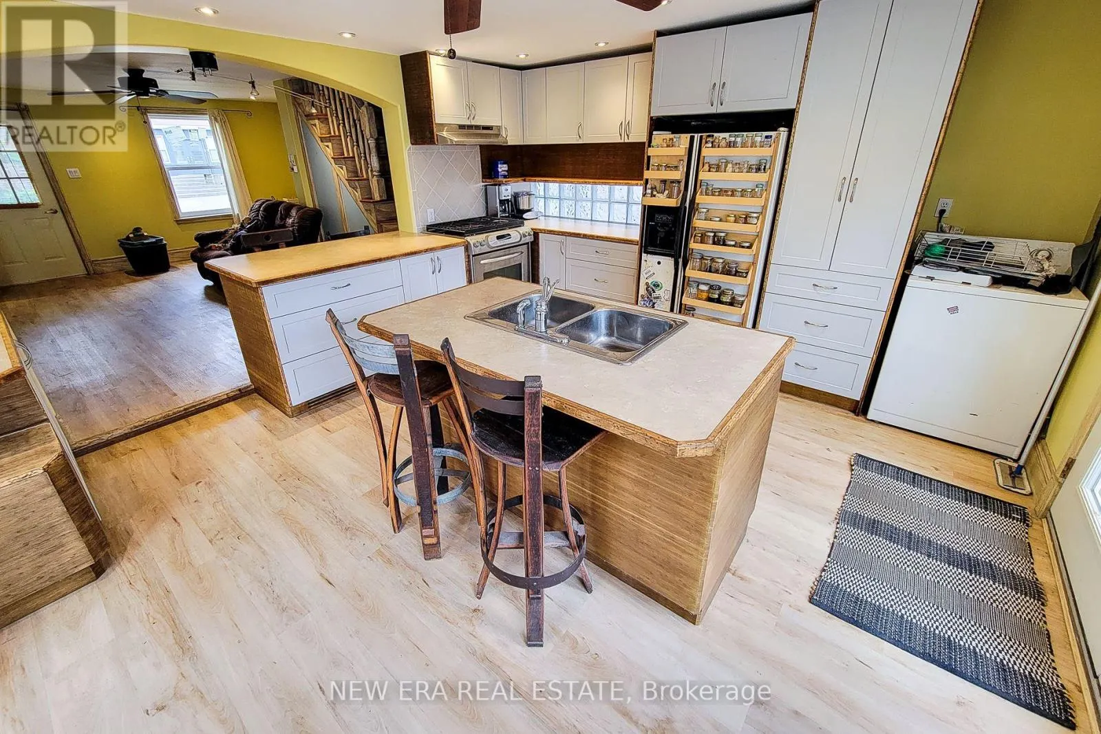 16 WELLAND STREET S