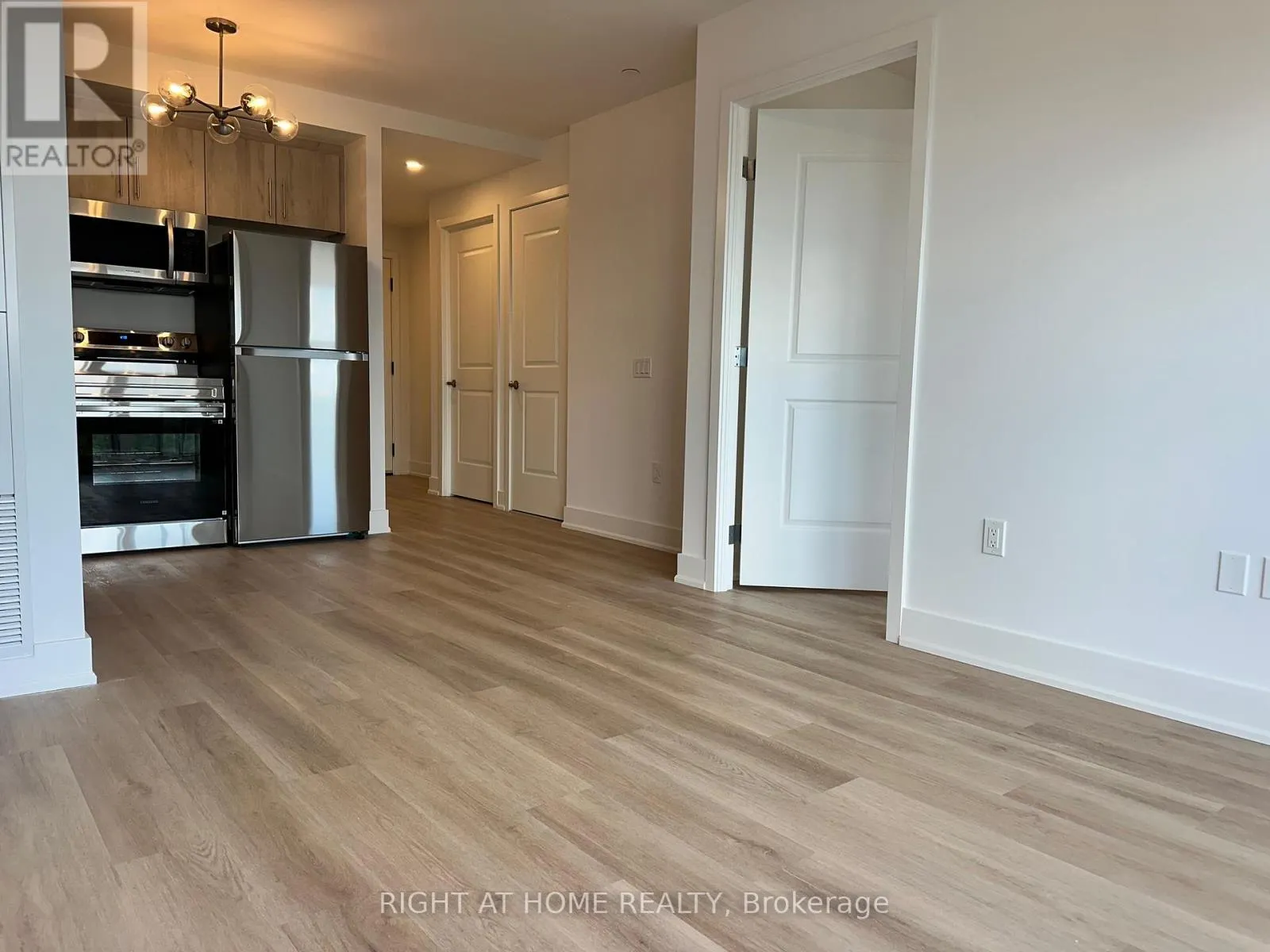 1027 - 575 CONKLIN ROAD