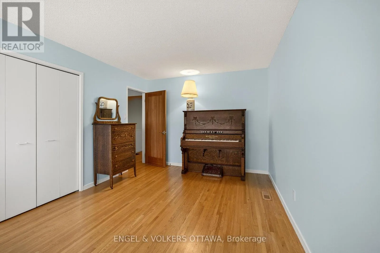 29 MILNE CRESCENT