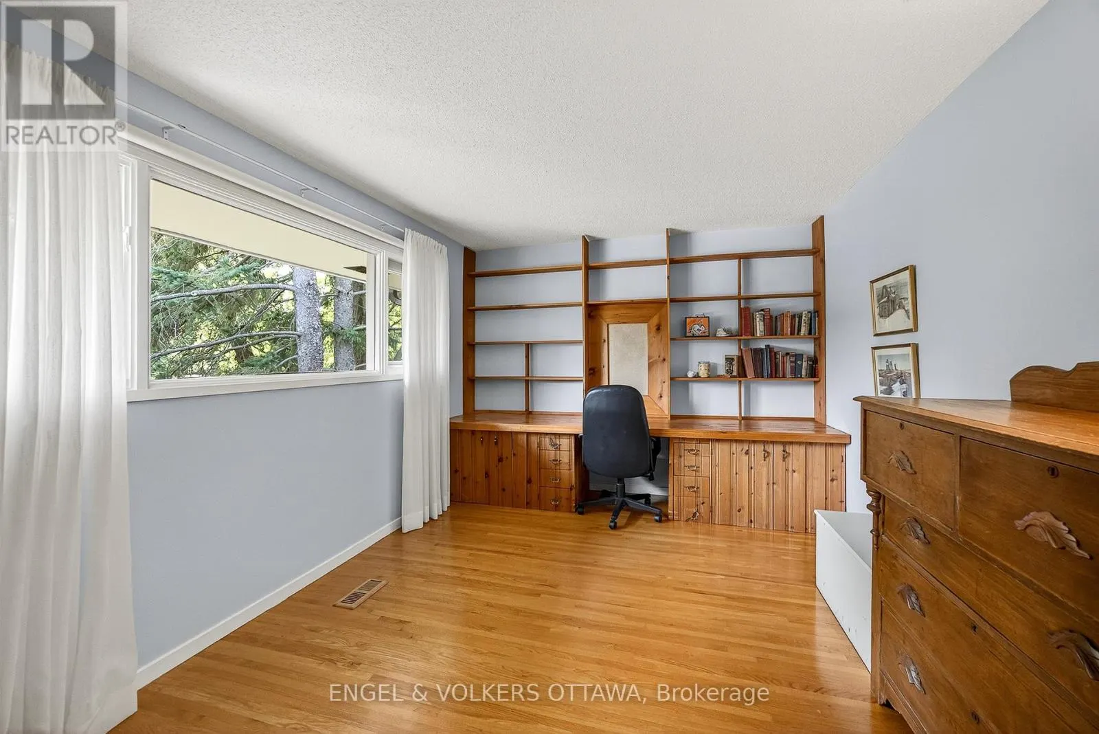 29 MILNE CRESCENT