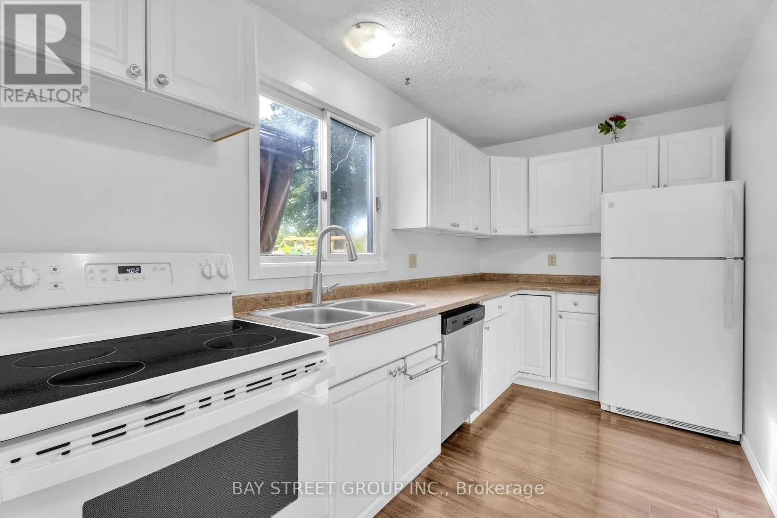 1 RANCHWOOD CRESCENT