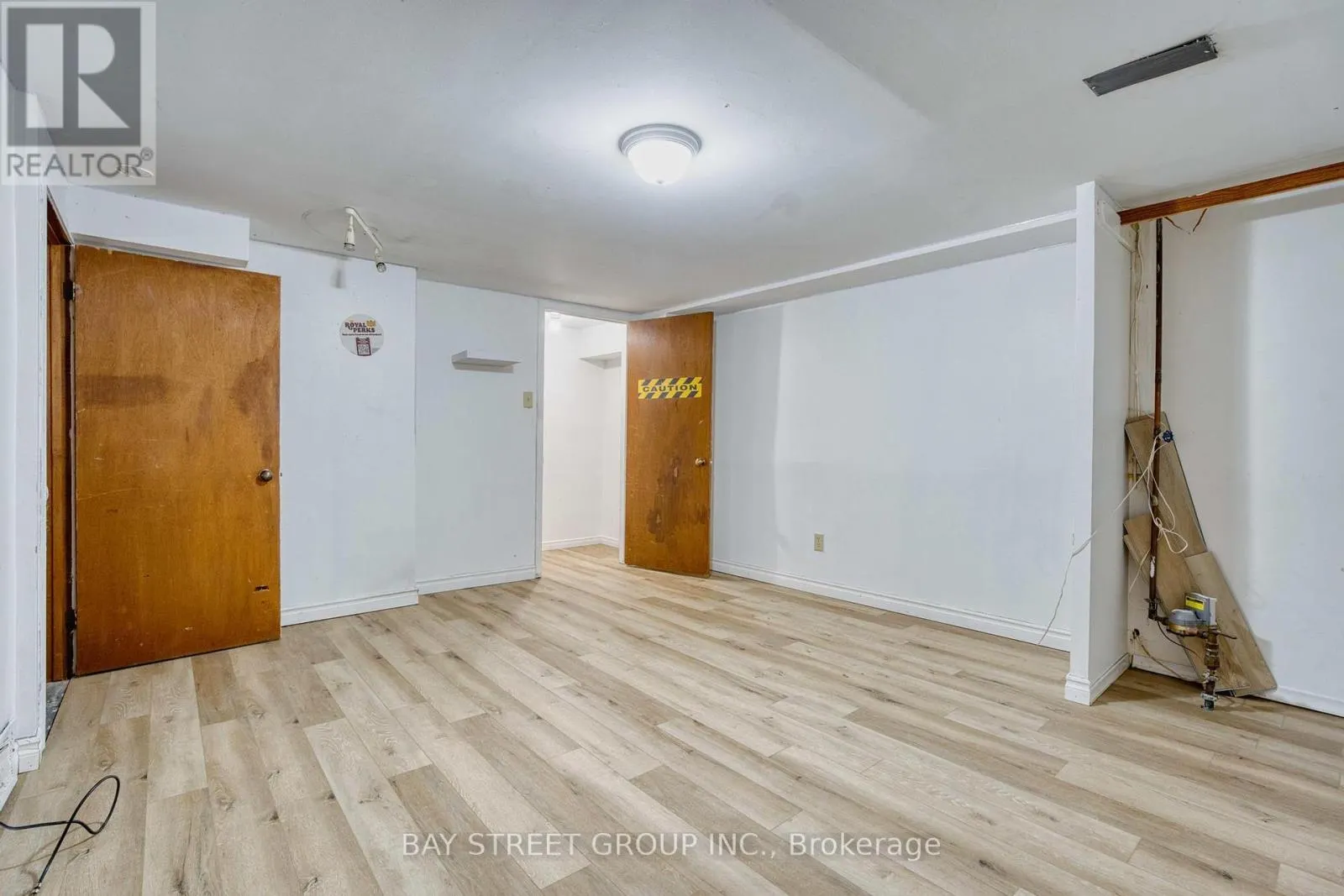 1 RANCHWOOD CRESCENT