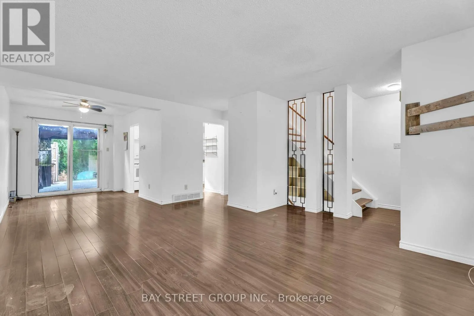 1 RANCHWOOD CRESCENT