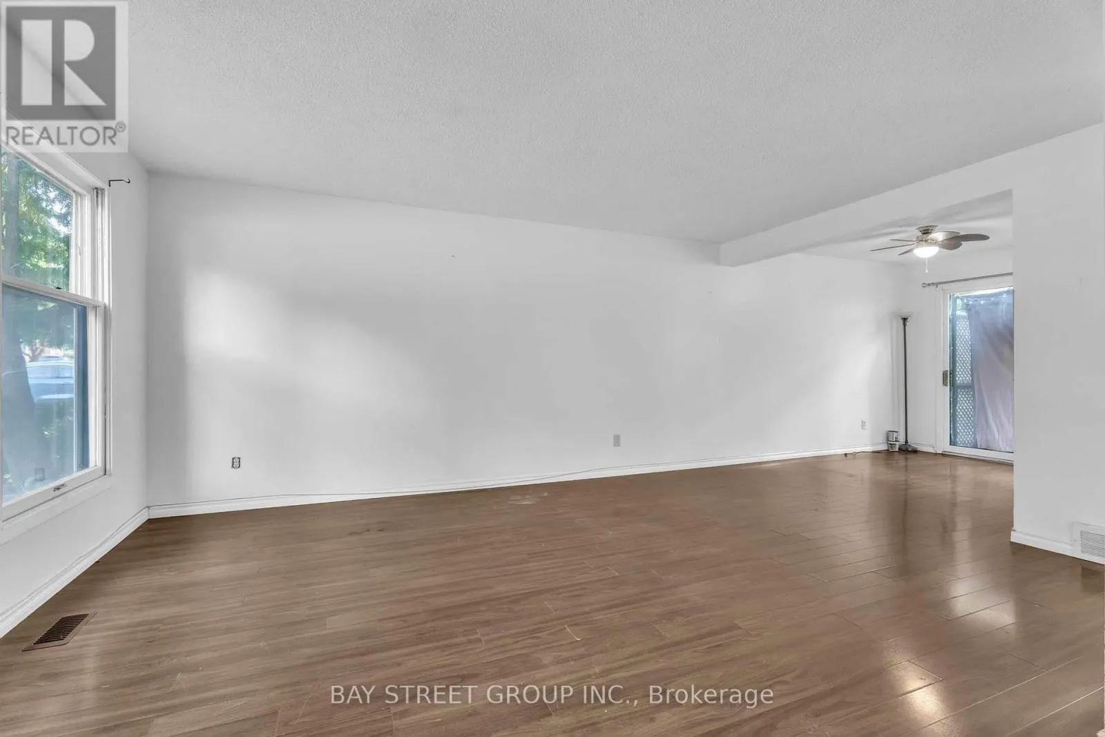 1 RANCHWOOD CRESCENT