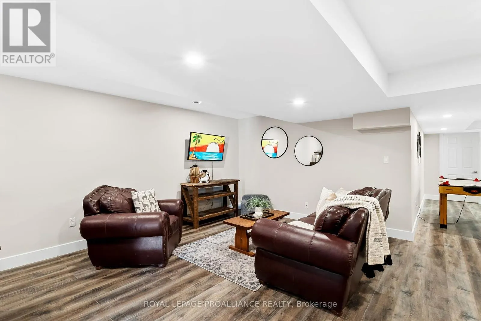 6 FERRIS COURT
