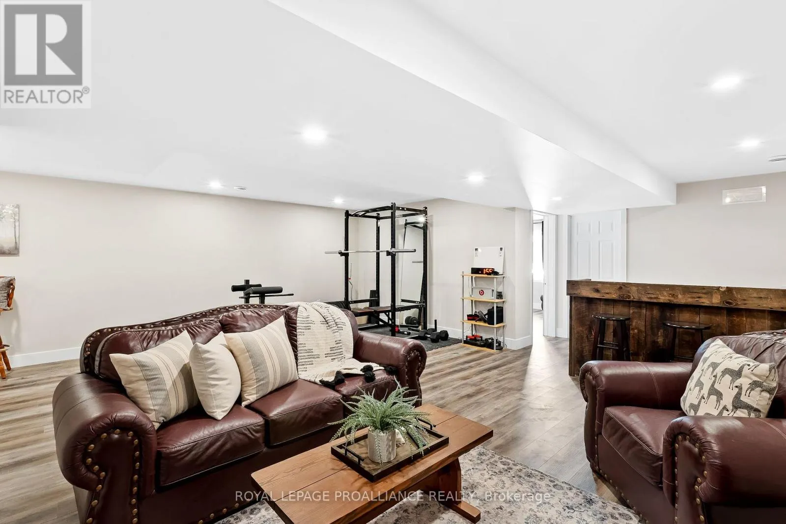 6 FERRIS COURT