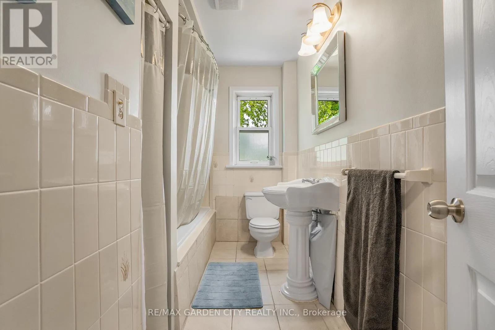 174 MUD STREET W