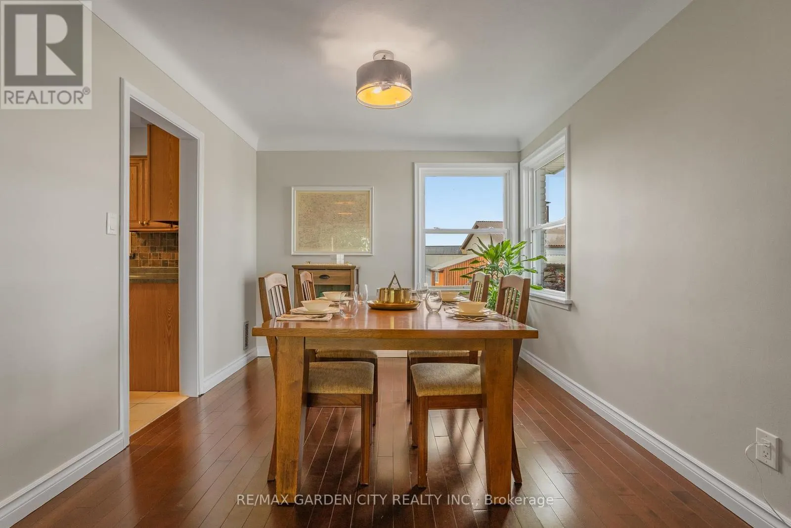 174 MUD STREET W