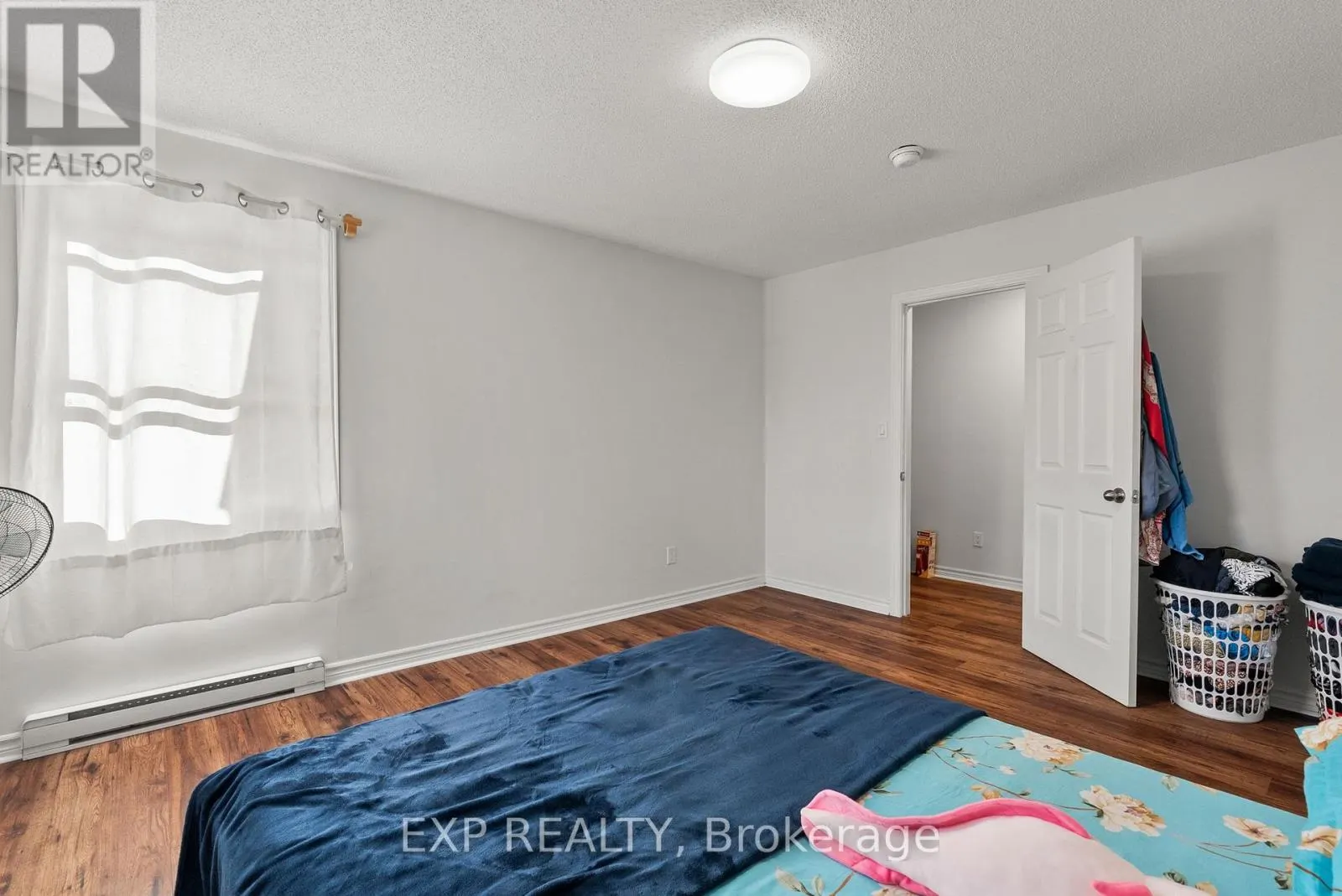C - 52 CHAMPAGNE AVENUE S