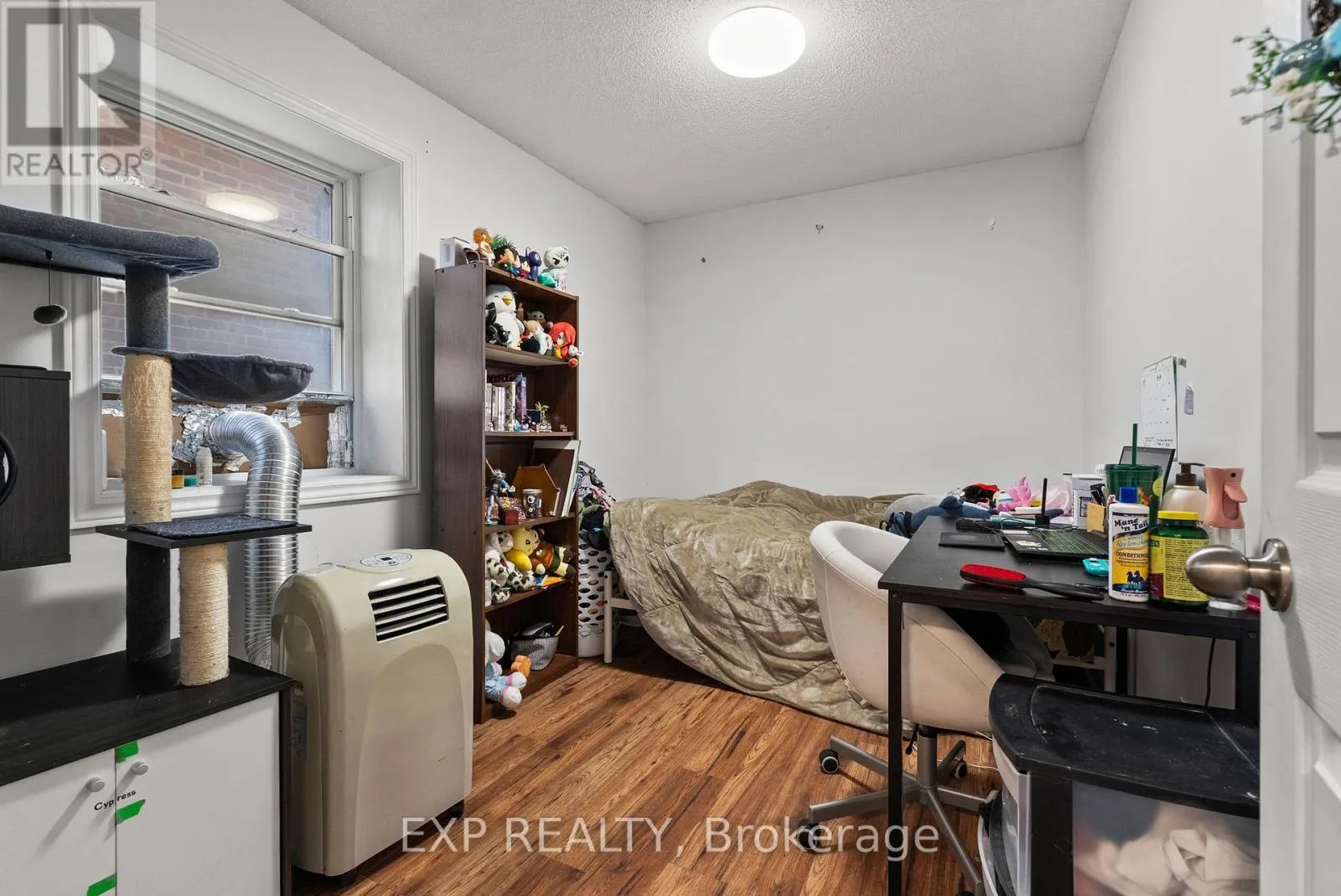 C - 52 CHAMPAGNE AVENUE S