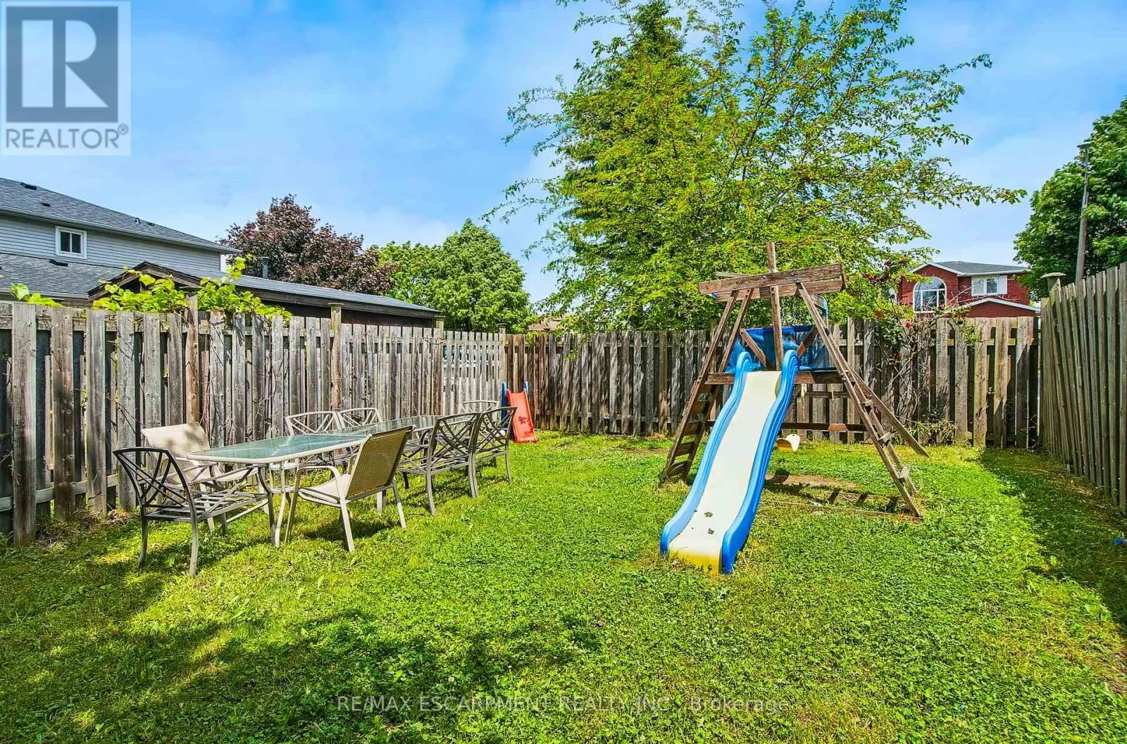 14 ASHRIDGE PLACE