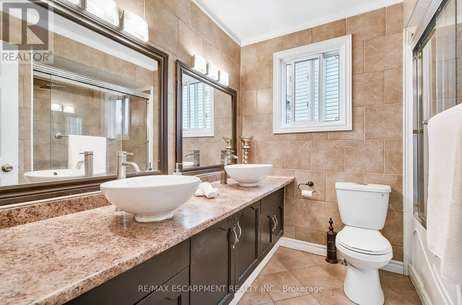 14 ASHRIDGE PLACE