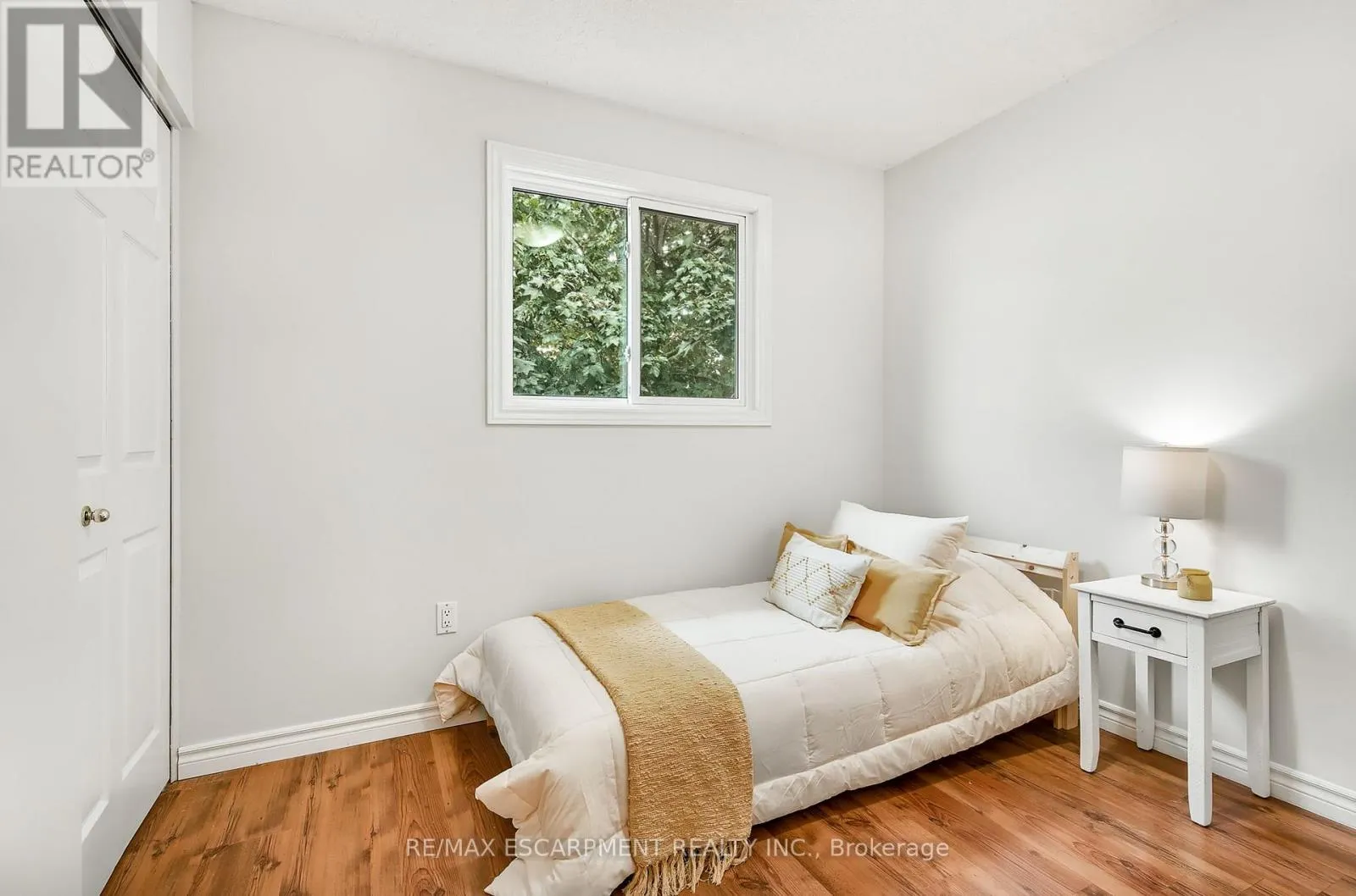 14 ASHRIDGE PLACE