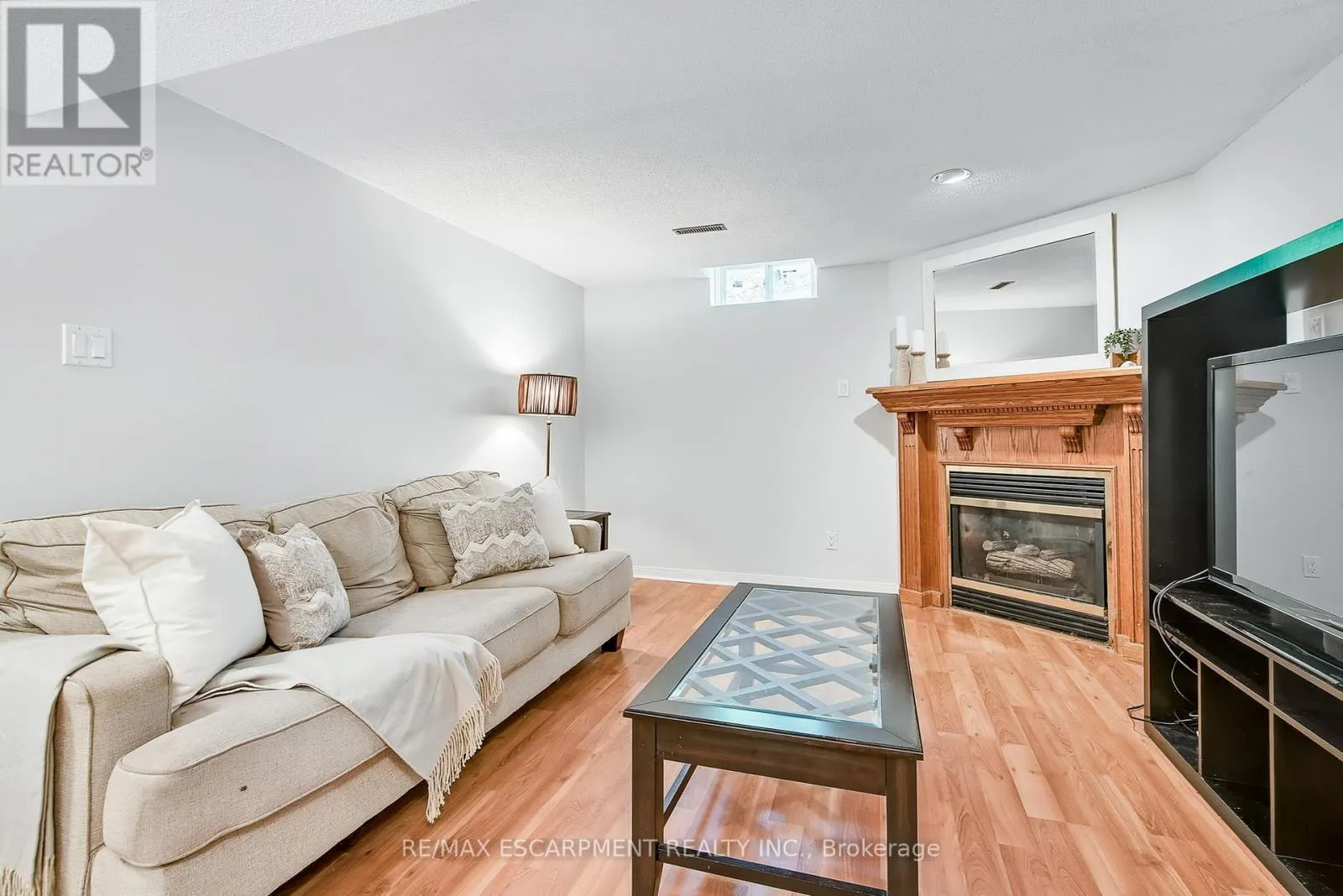 14 ASHRIDGE PLACE