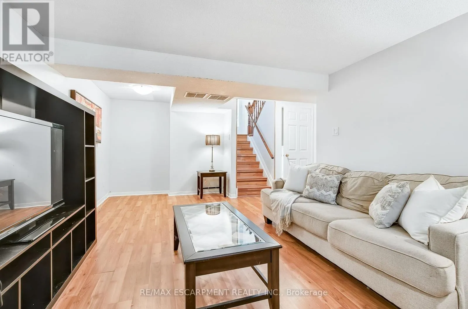 14 ASHRIDGE PLACE