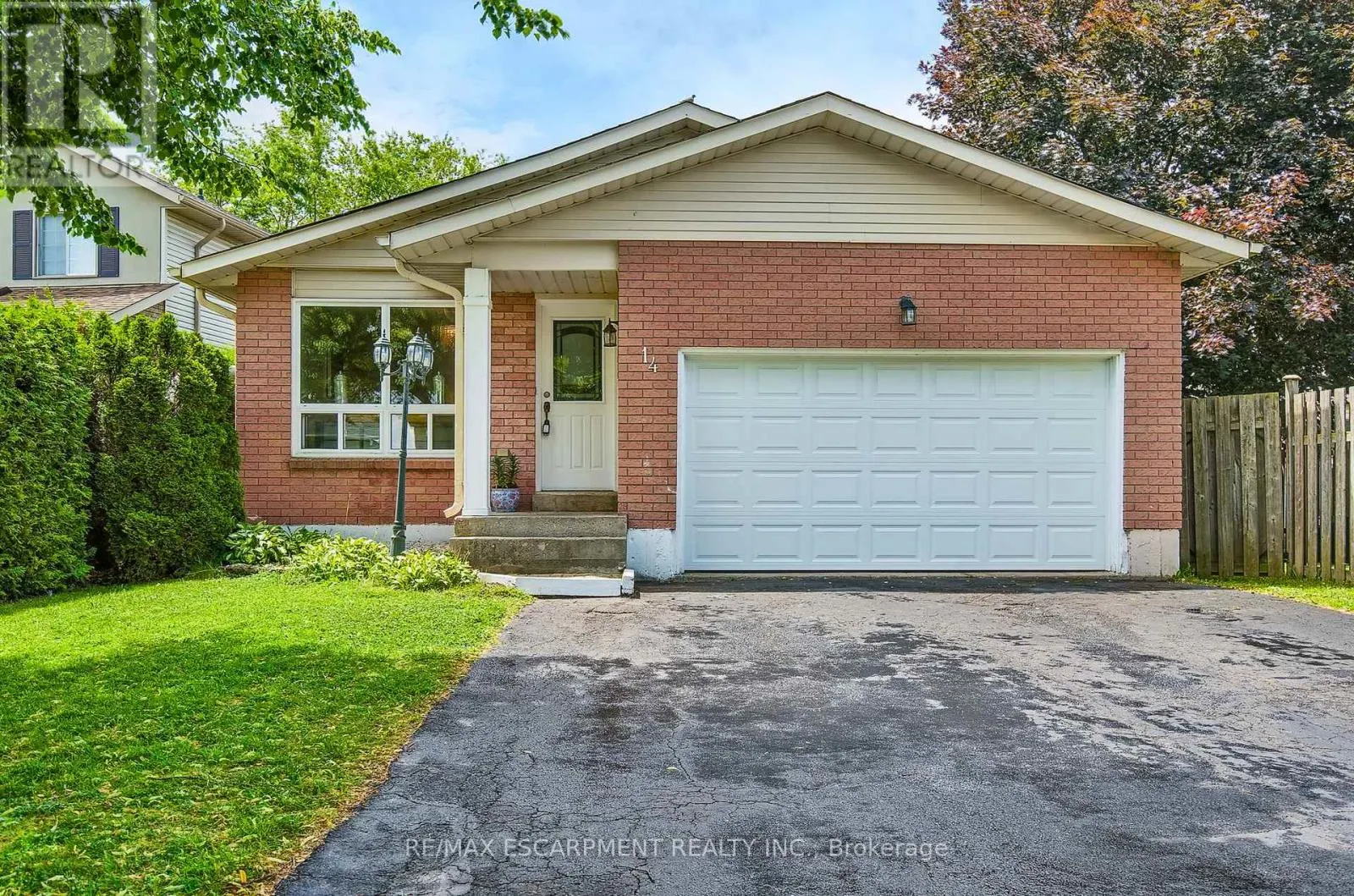 14 ASHRIDGE PLACE