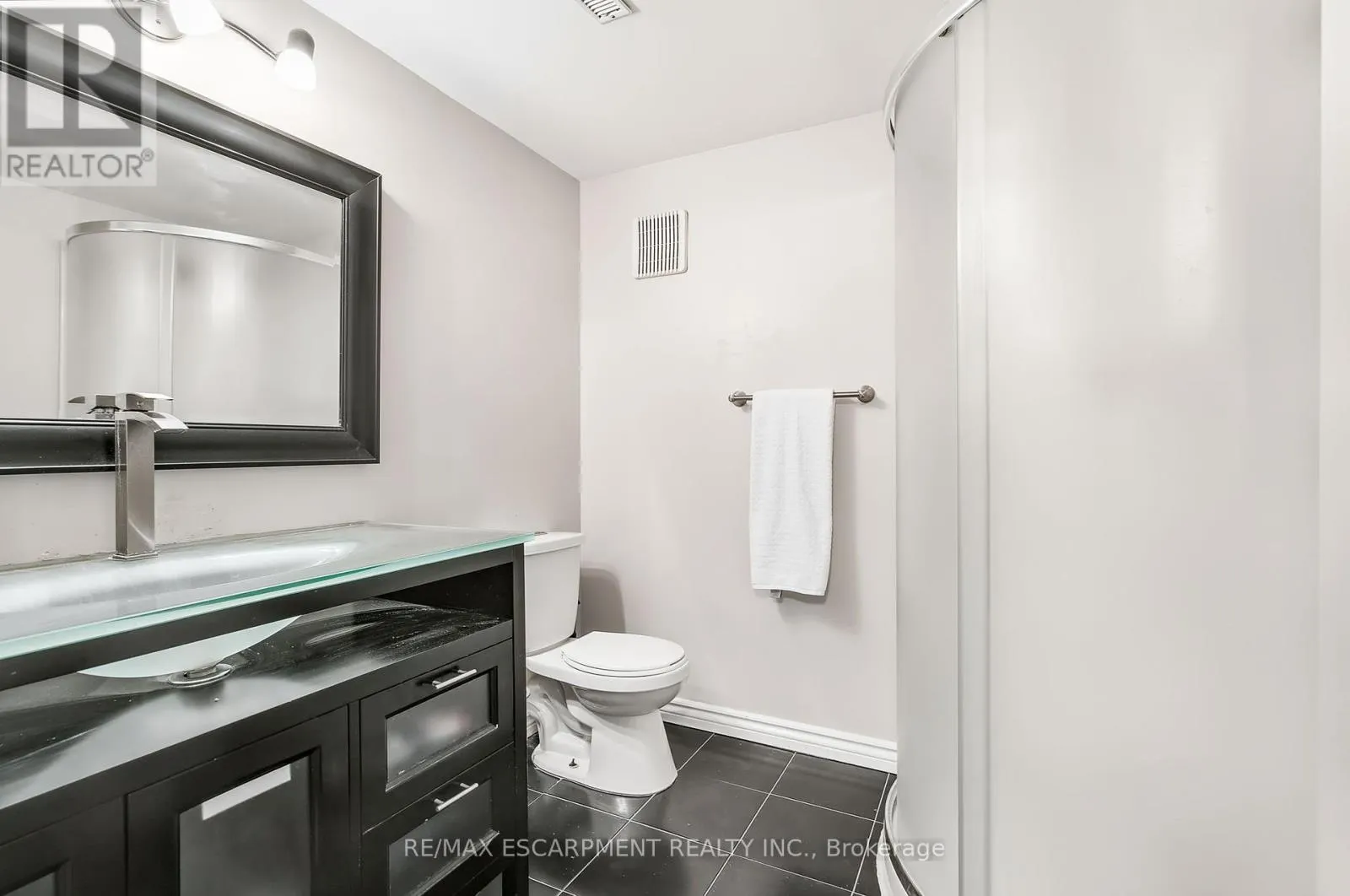 14 ASHRIDGE PLACE