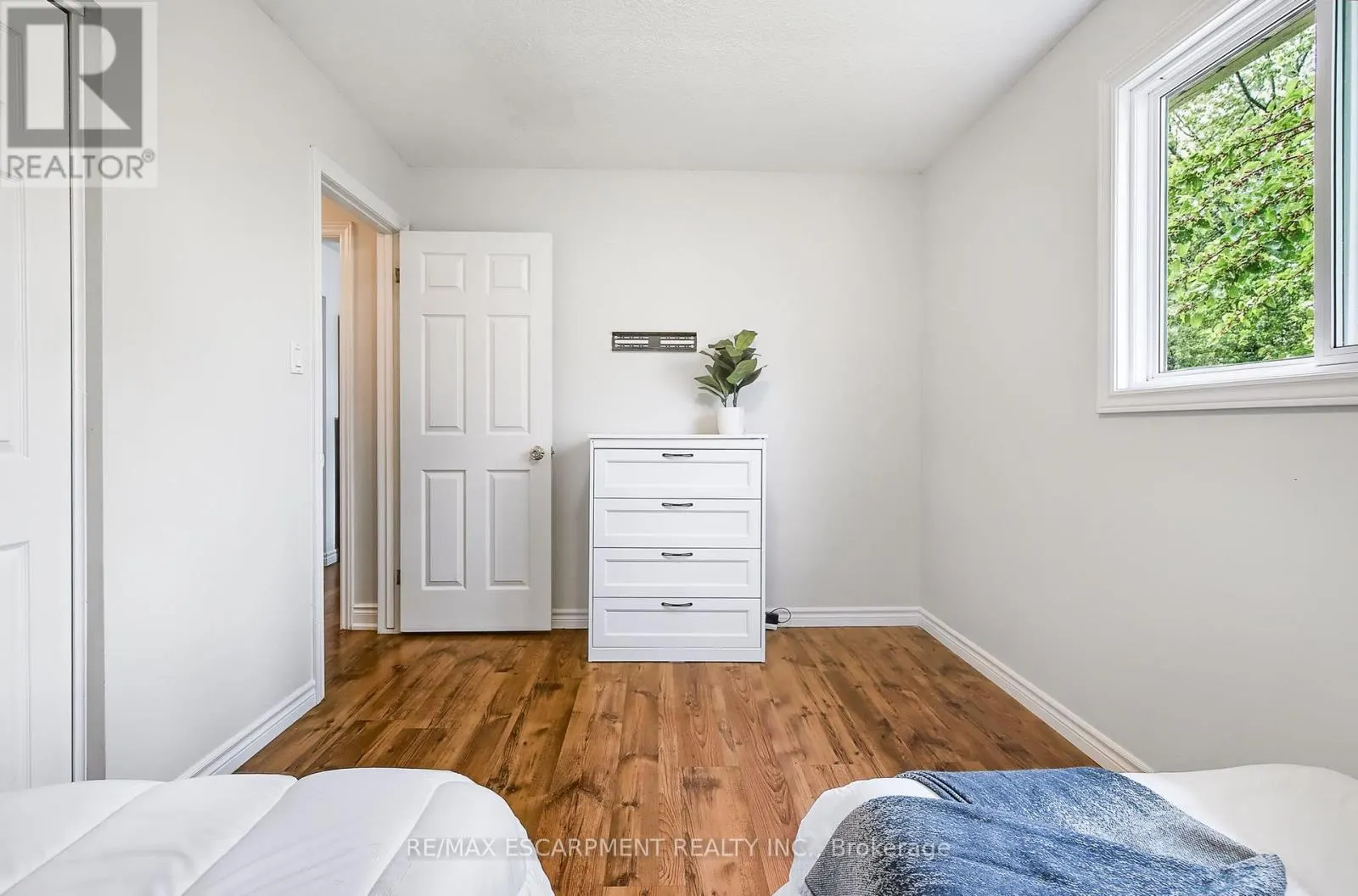 14 ASHRIDGE PLACE