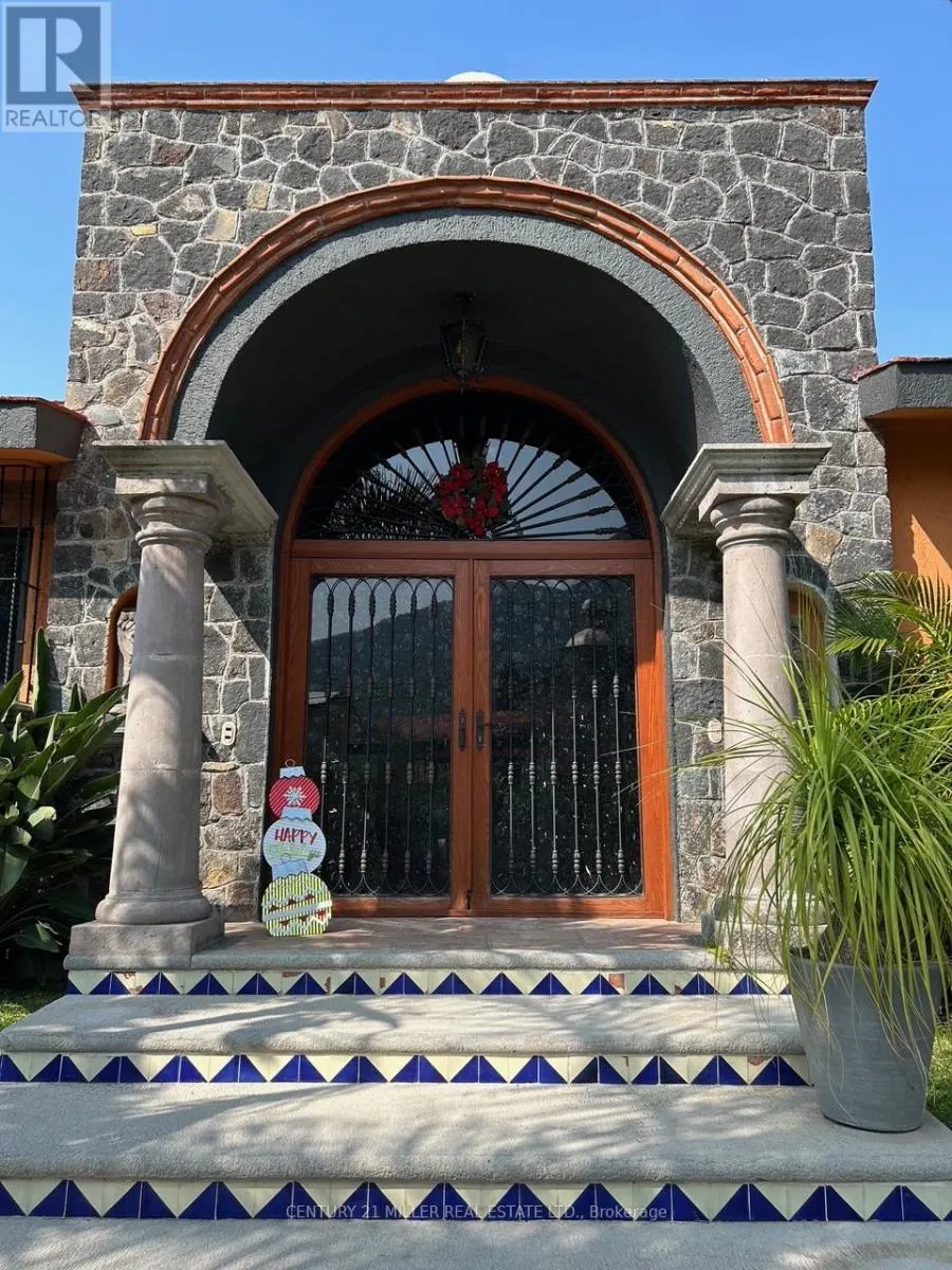 37 CERRADA VISTA HERMOSA
