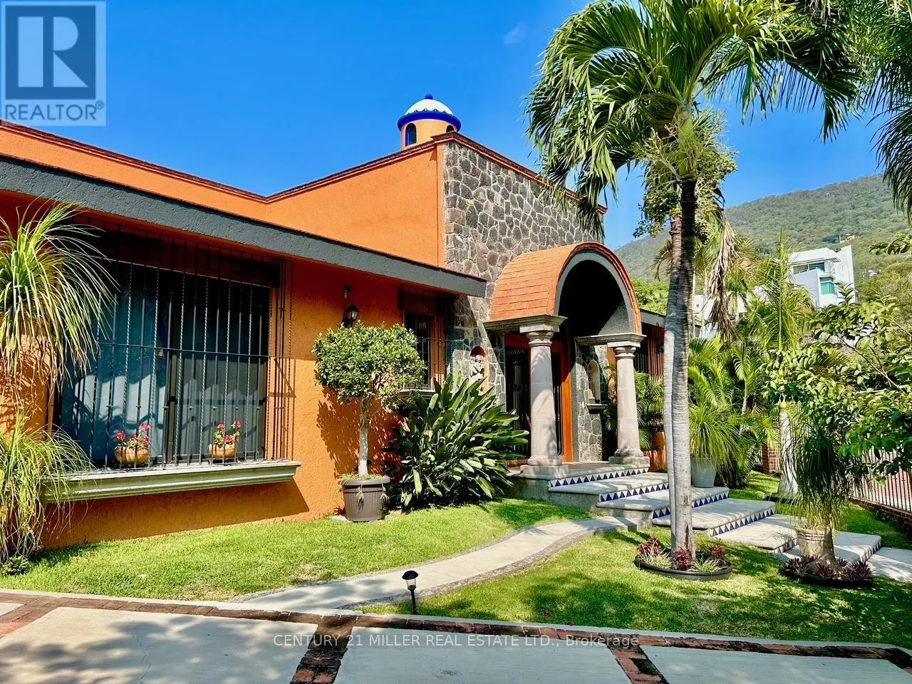 37 CERRADA VISTA HERMOSA