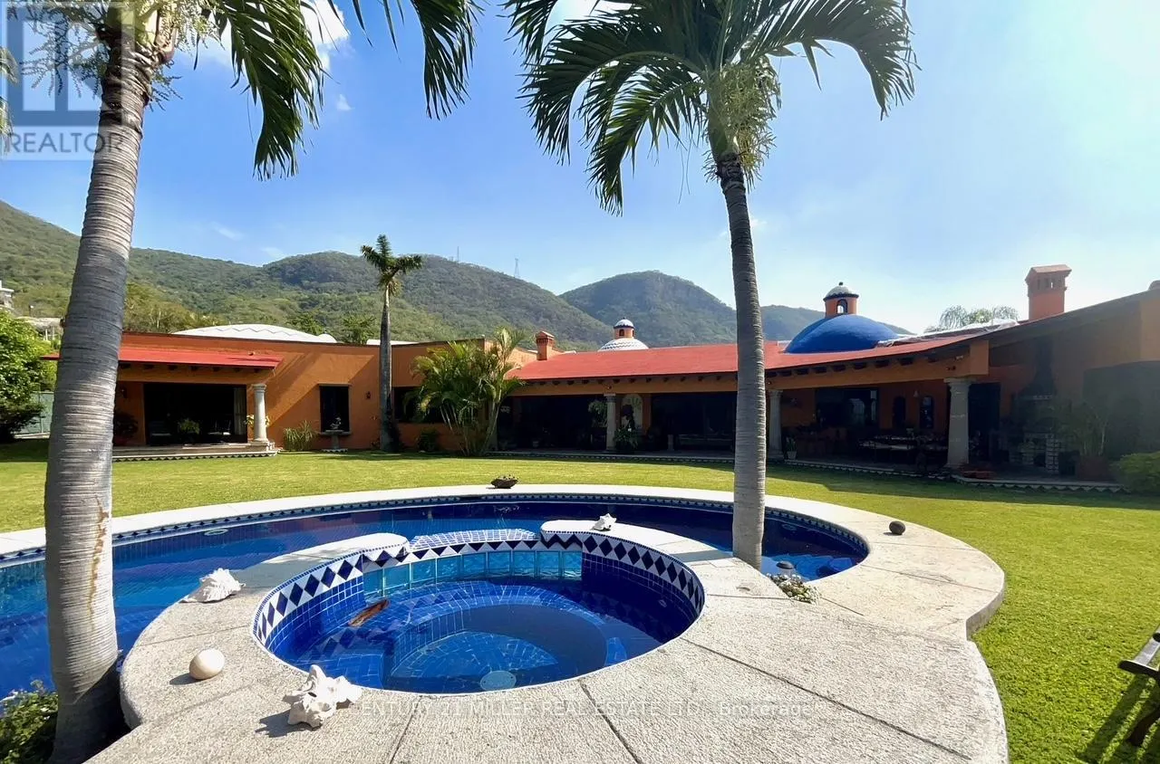 37 CERRADA VISTA HERMOSA