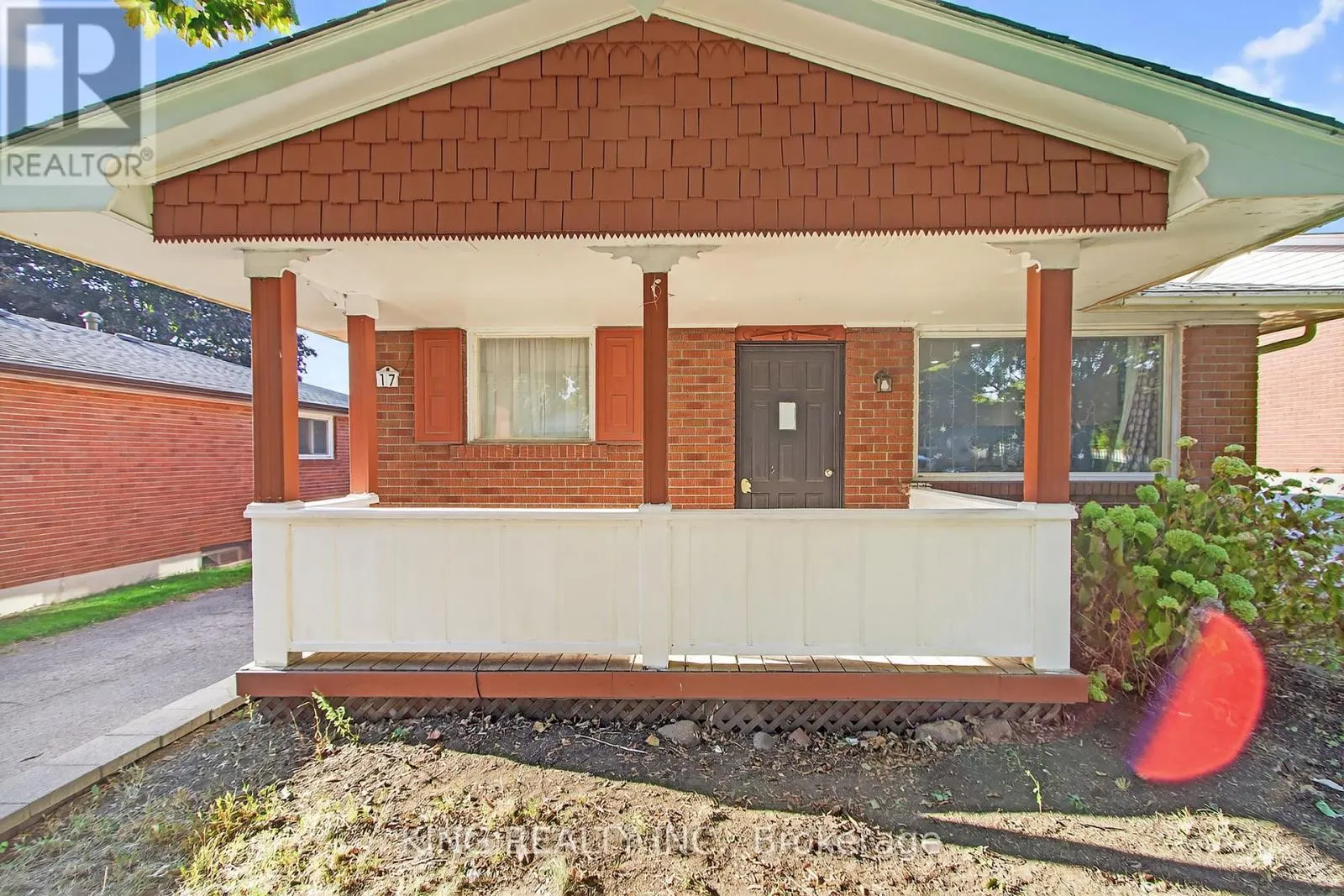 17 TOULON CRESCENT
