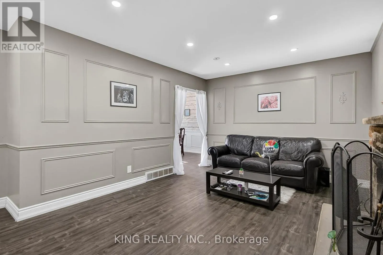 17 TOULON CRESCENT