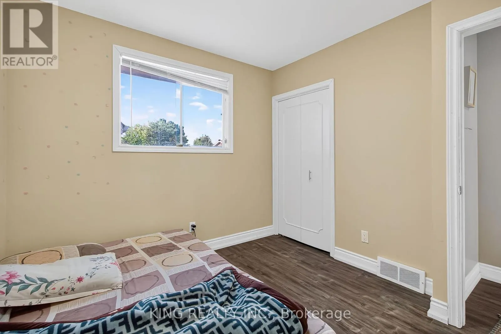 17 TOULON CRESCENT