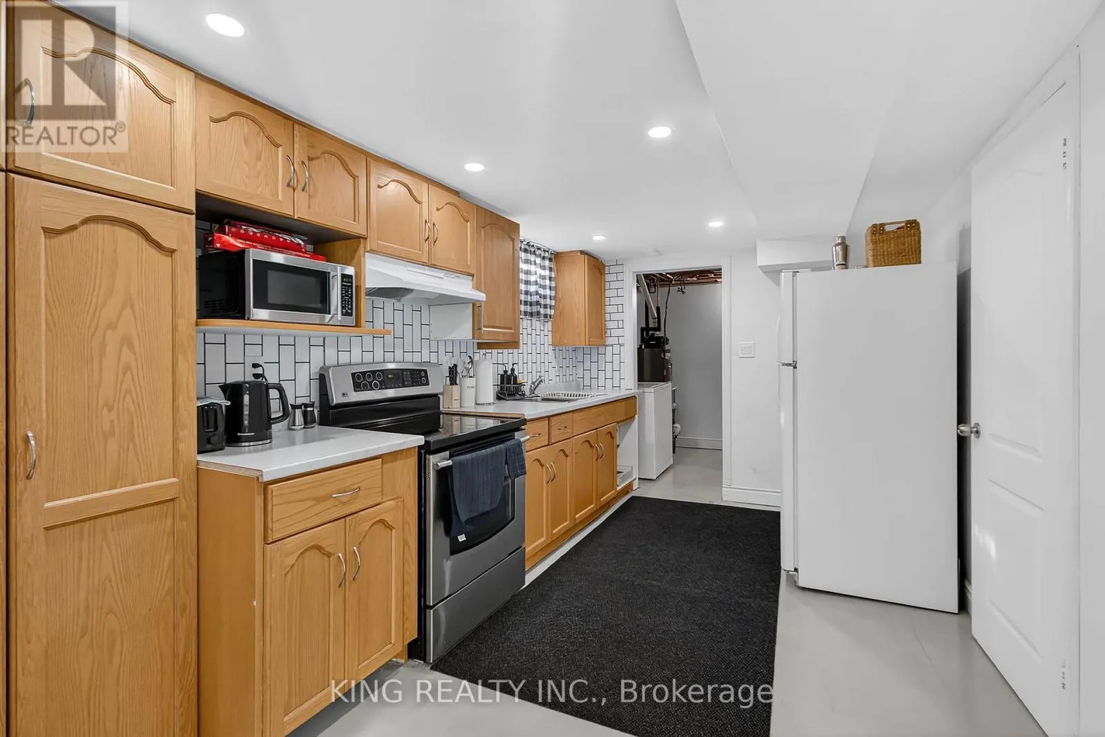 17 TOULON CRESCENT