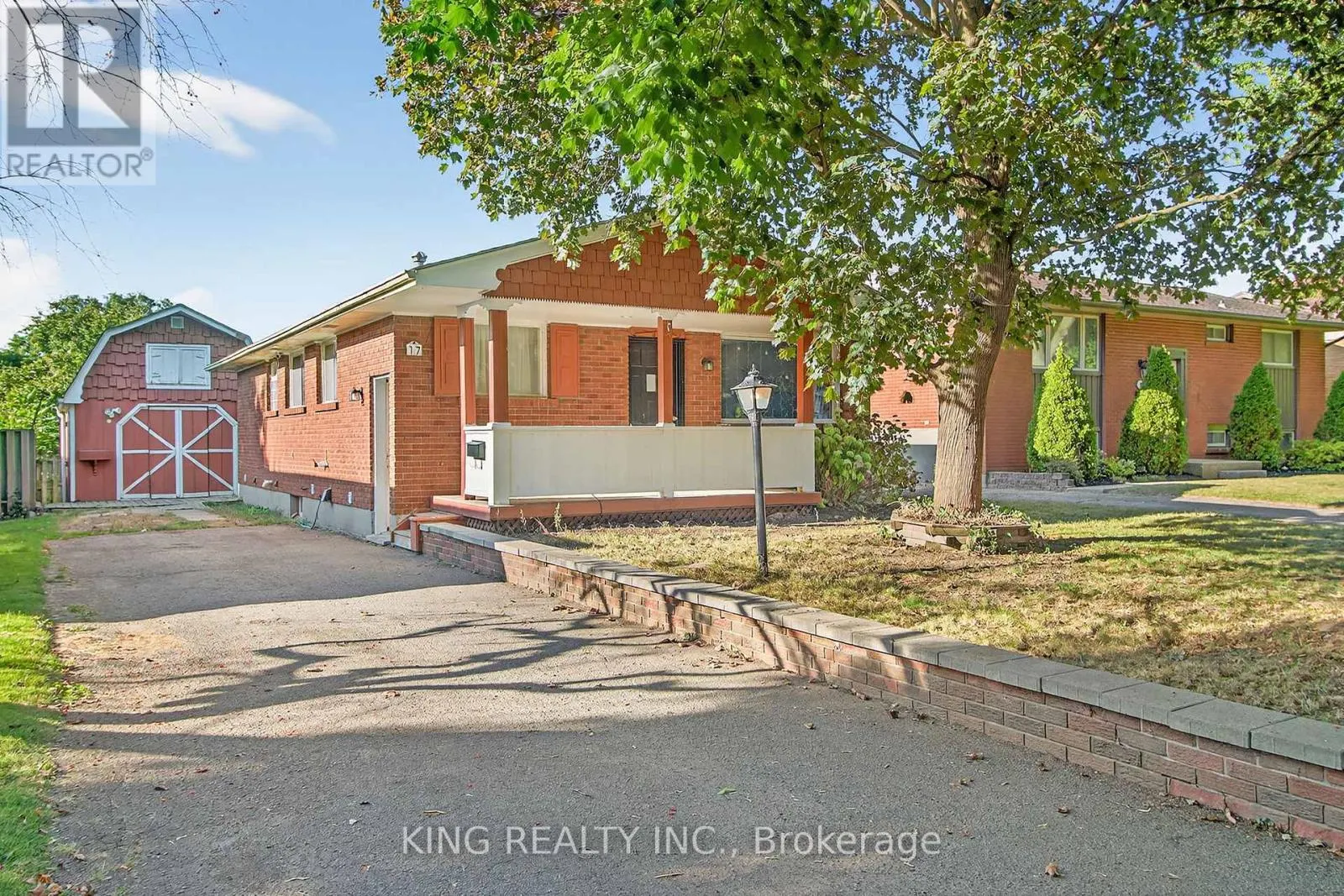 17 TOULON CRESCENT