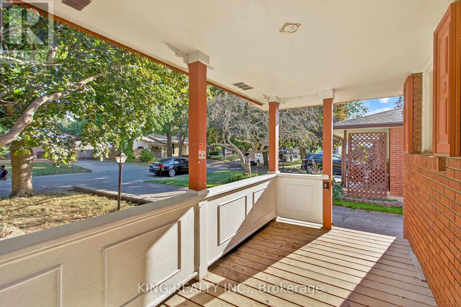 17 TOULON CRESCENT