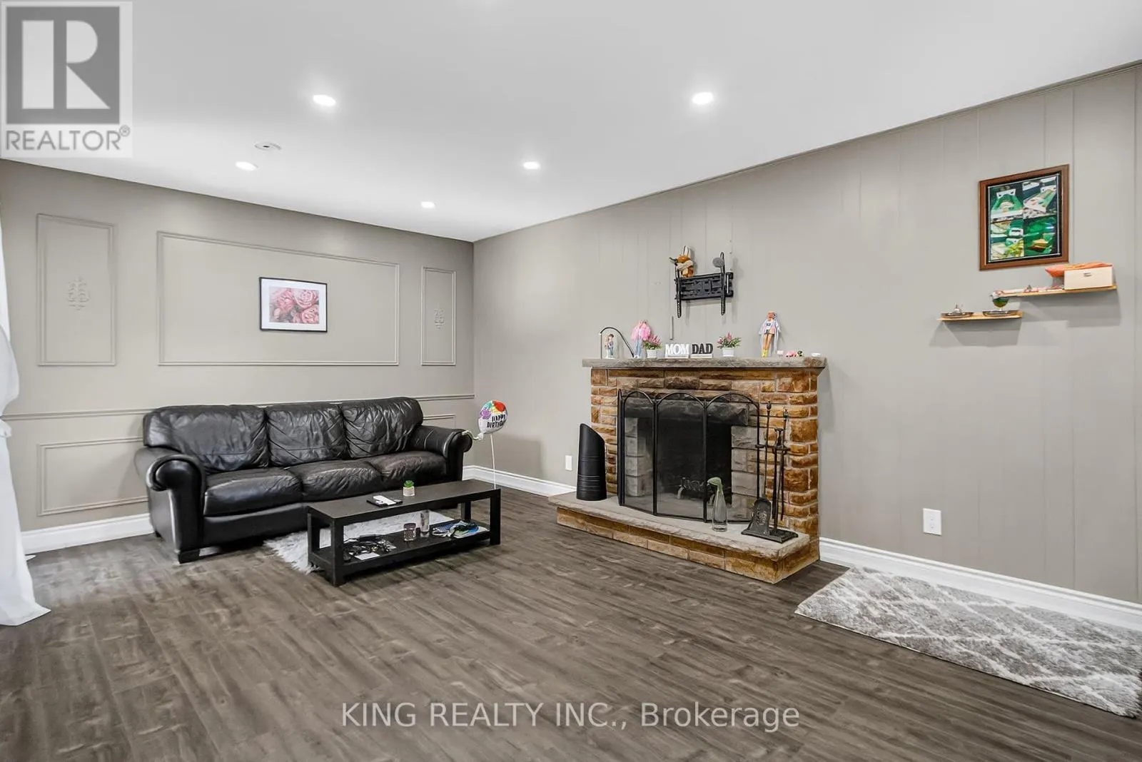 17 TOULON CRESCENT
