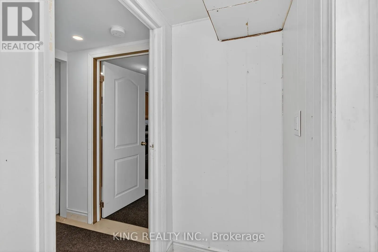 17 TOULON CRESCENT