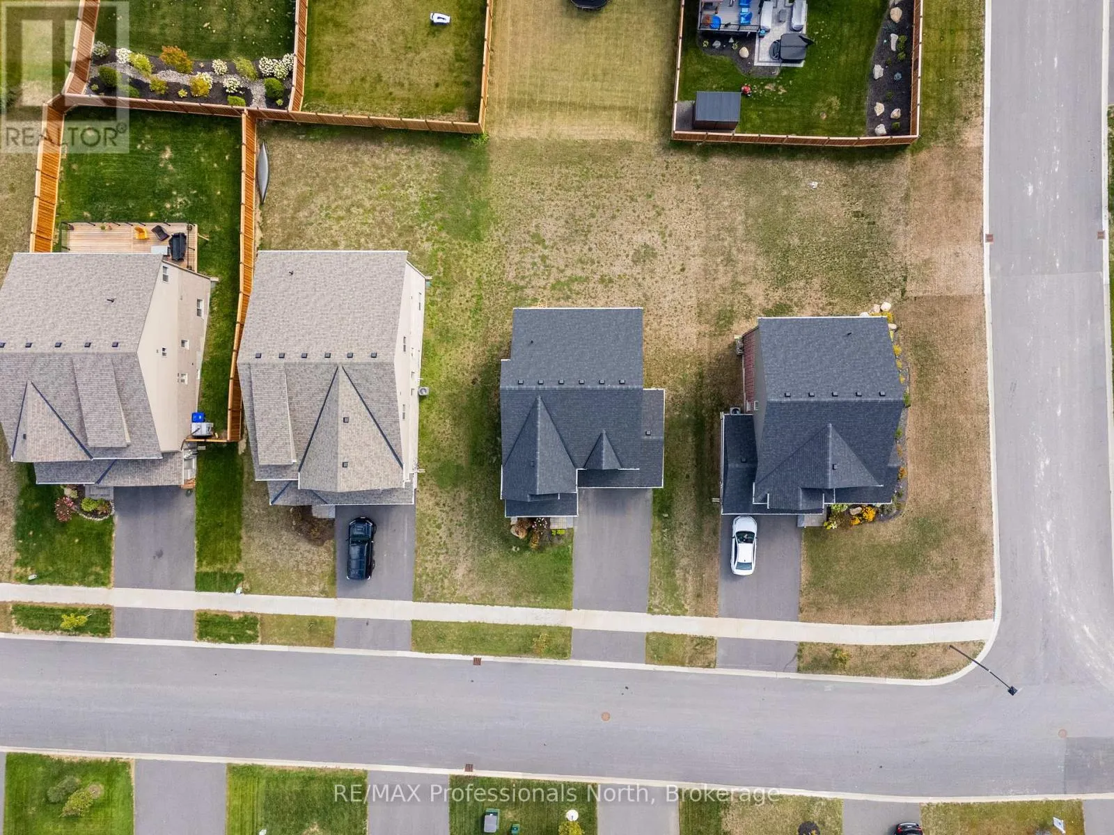 35 WOODSTREAM DRIVE
