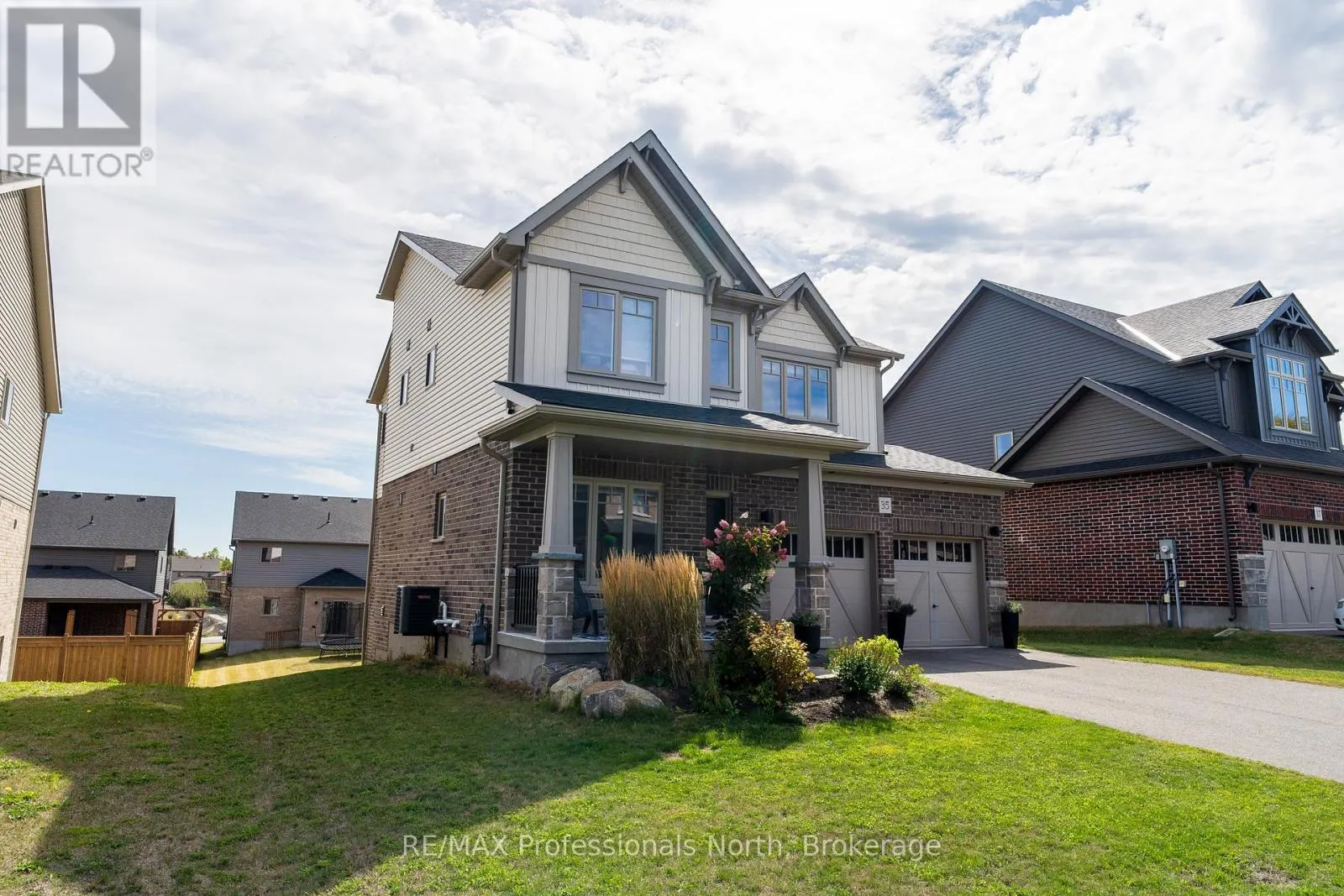 35 WOODSTREAM DRIVE