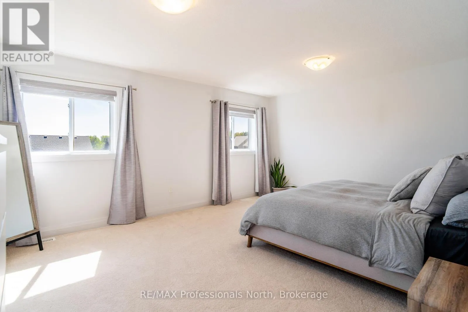 35 WOODSTREAM DRIVE