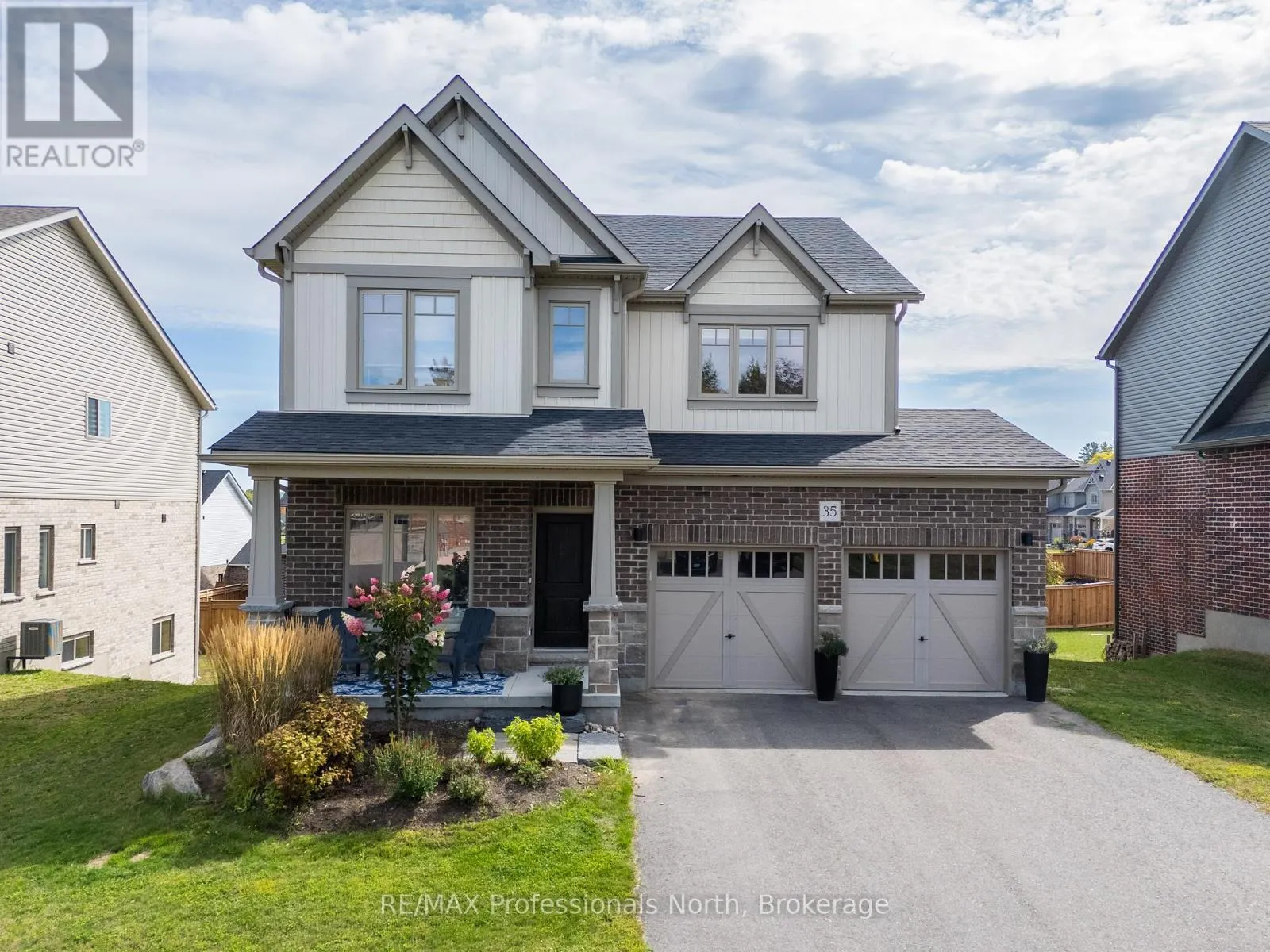 35 WOODSTREAM DRIVE