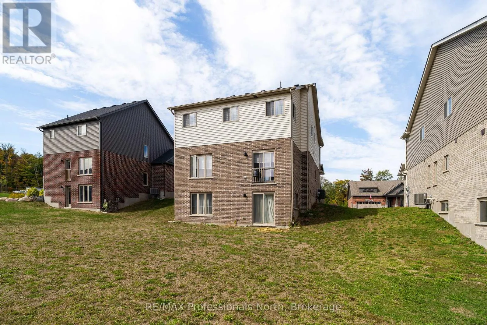 35 WOODSTREAM DRIVE