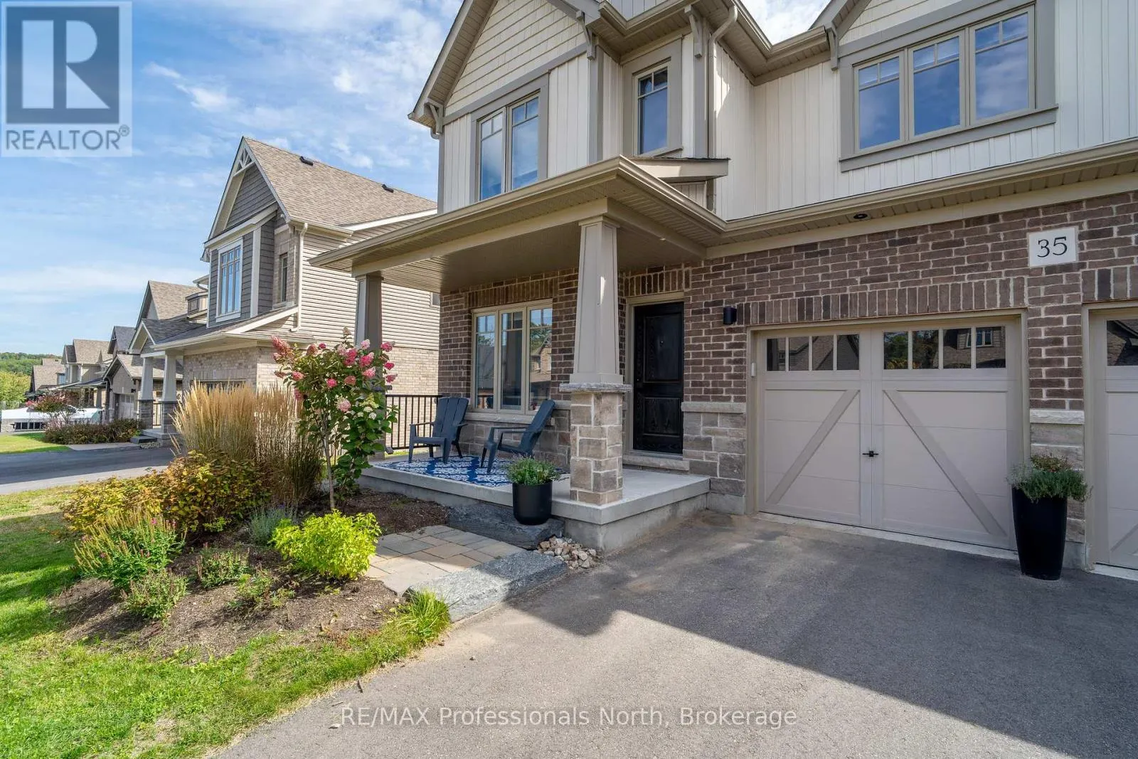 35 WOODSTREAM DRIVE