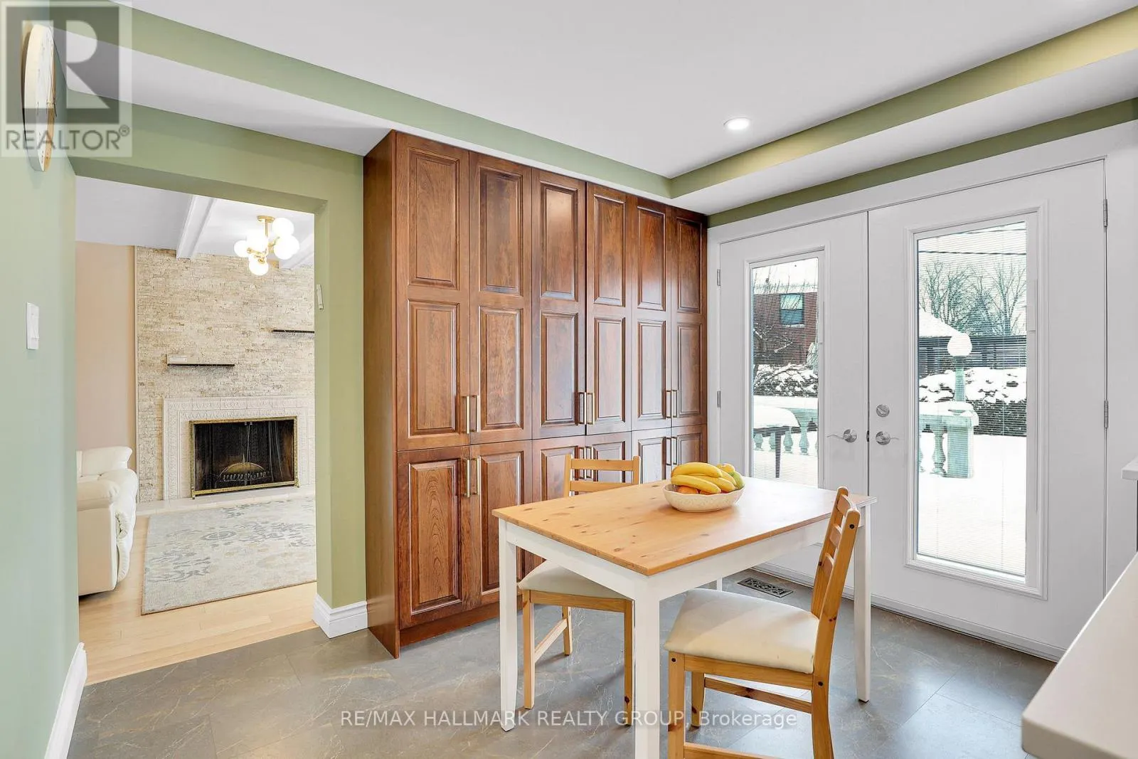 1712 PLAYFAIR DRIVE