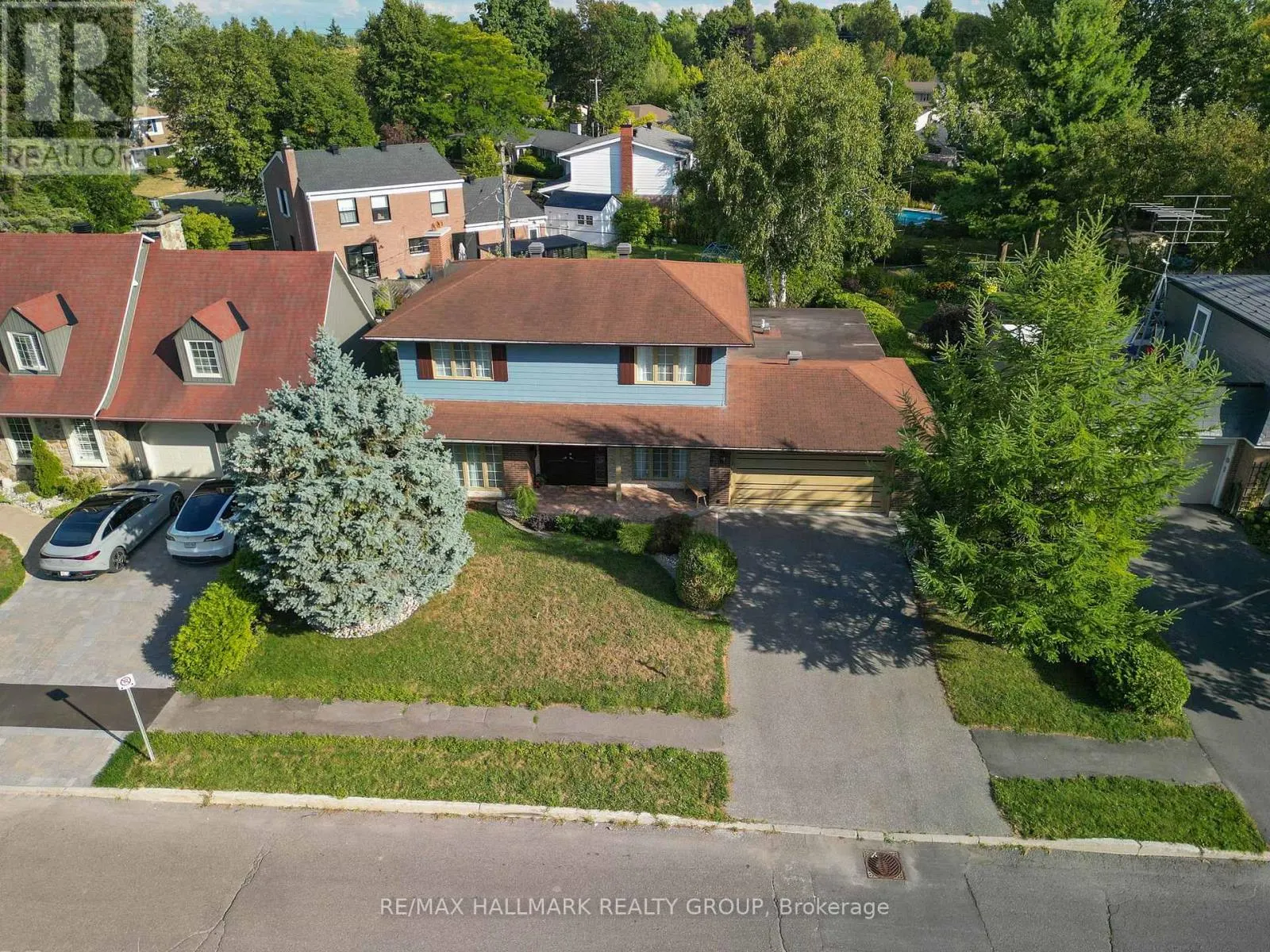 1712 PLAYFAIR DRIVE