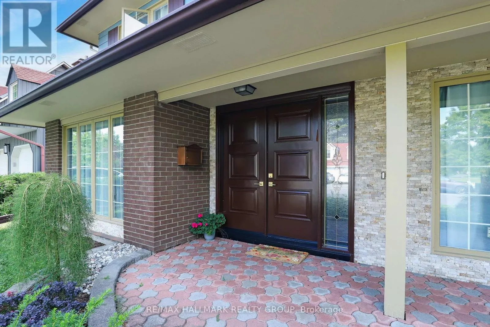 1712 PLAYFAIR DRIVE