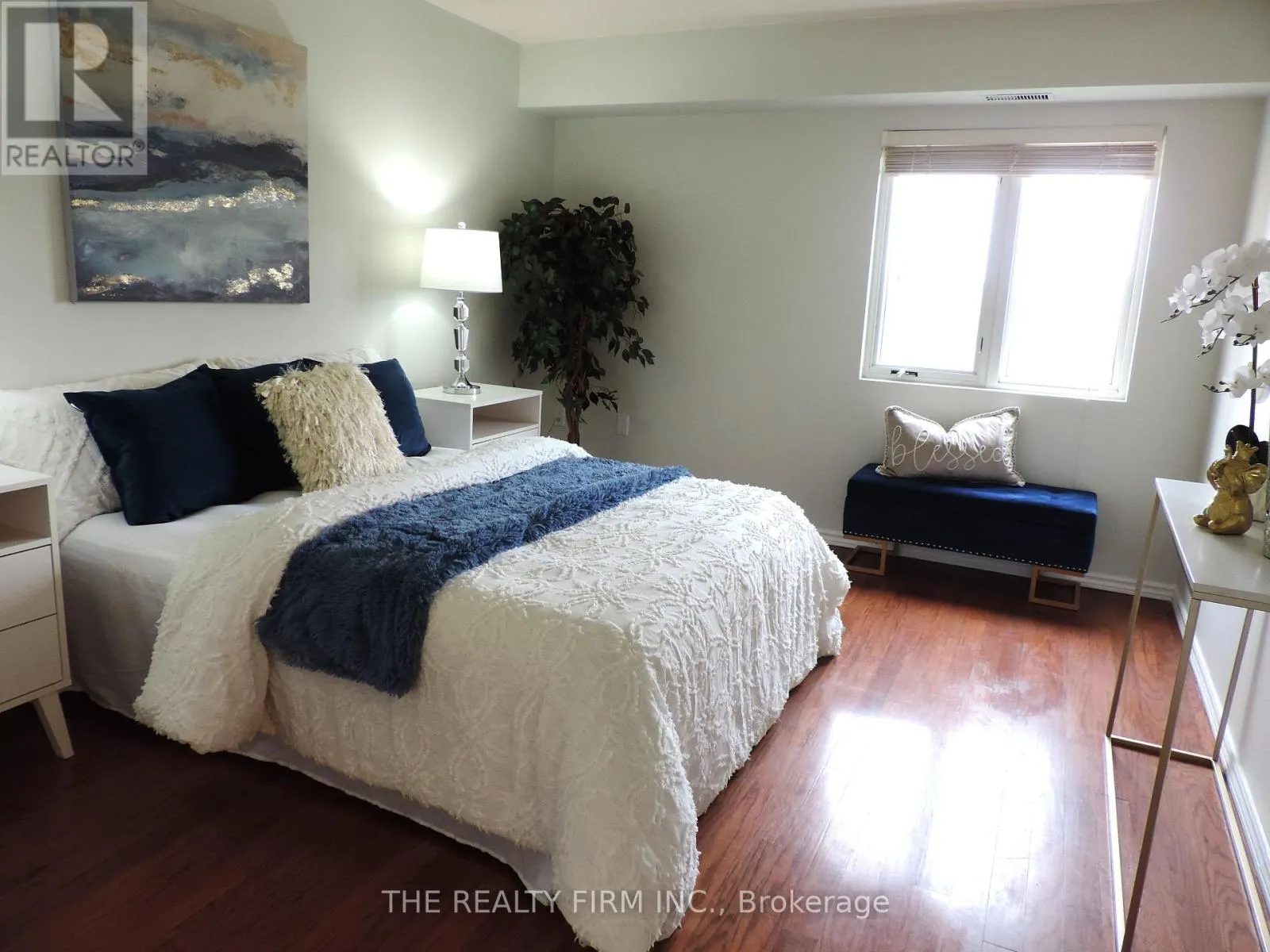 504 - 858 COMMISSIONERS ROAD E, #504