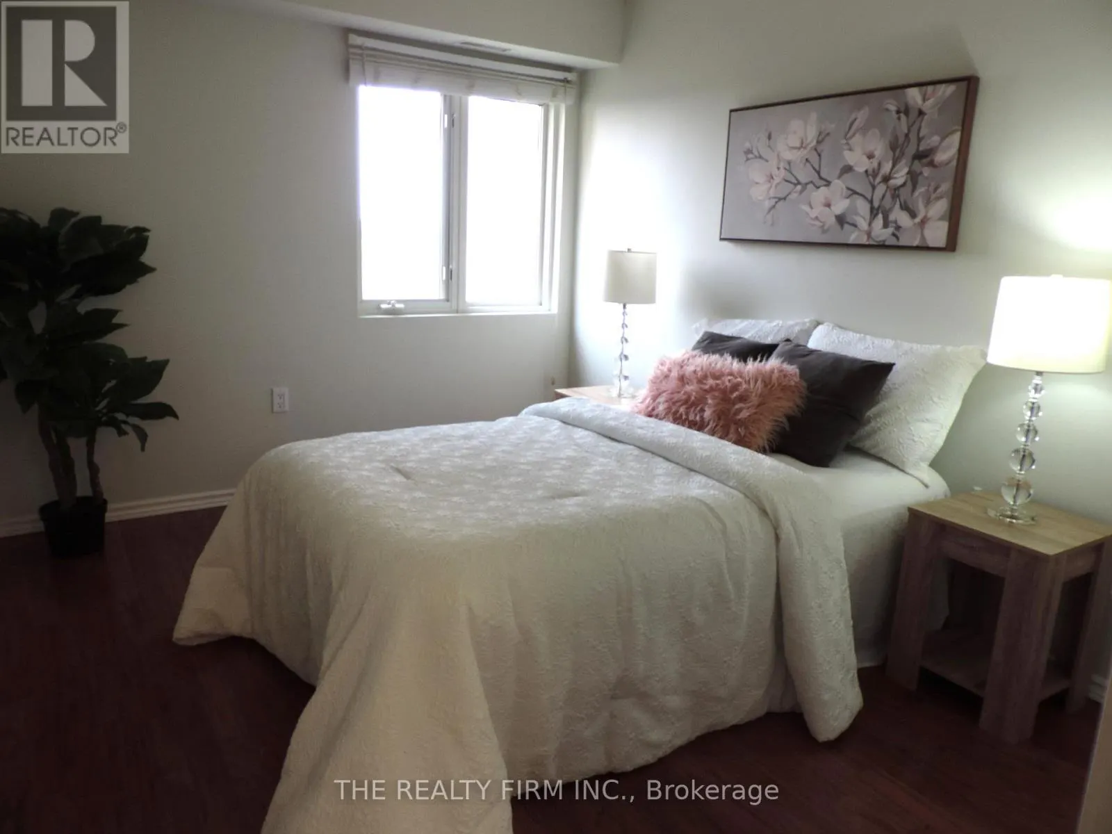 504 - 858 COMMISSIONERS ROAD E, #504
