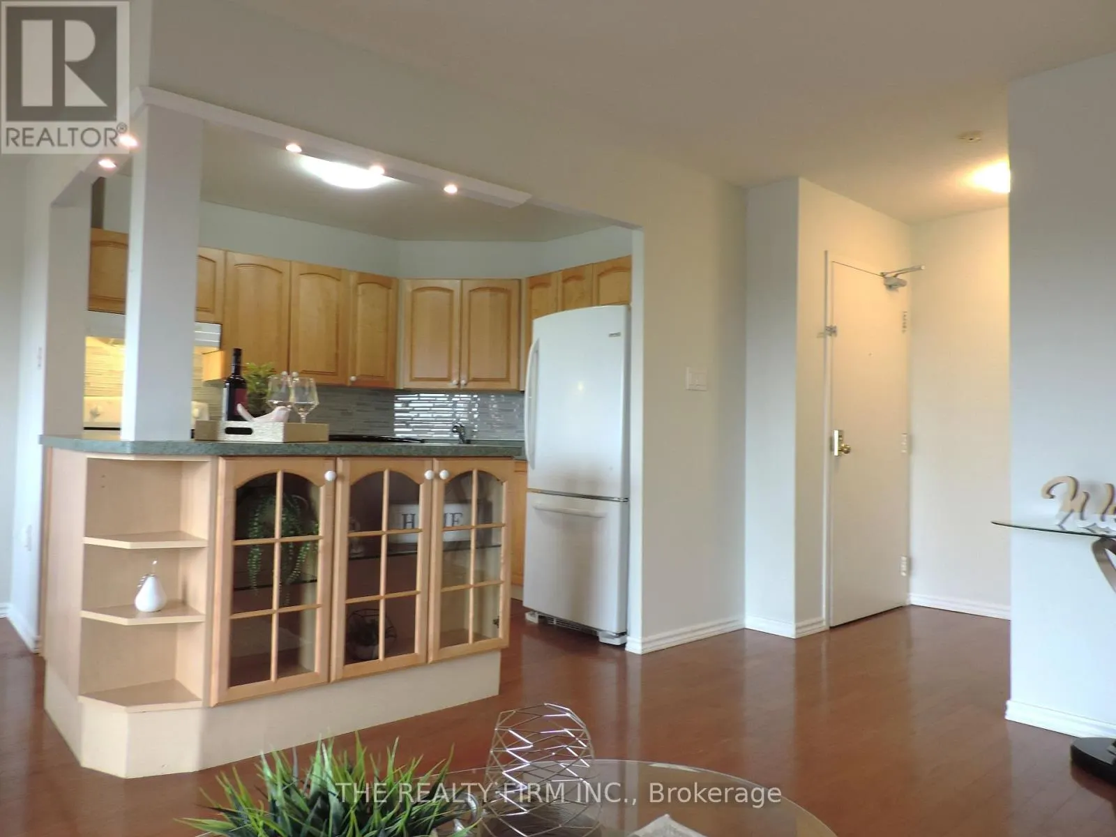 504 - 858 COMMISSIONERS ROAD E, #504