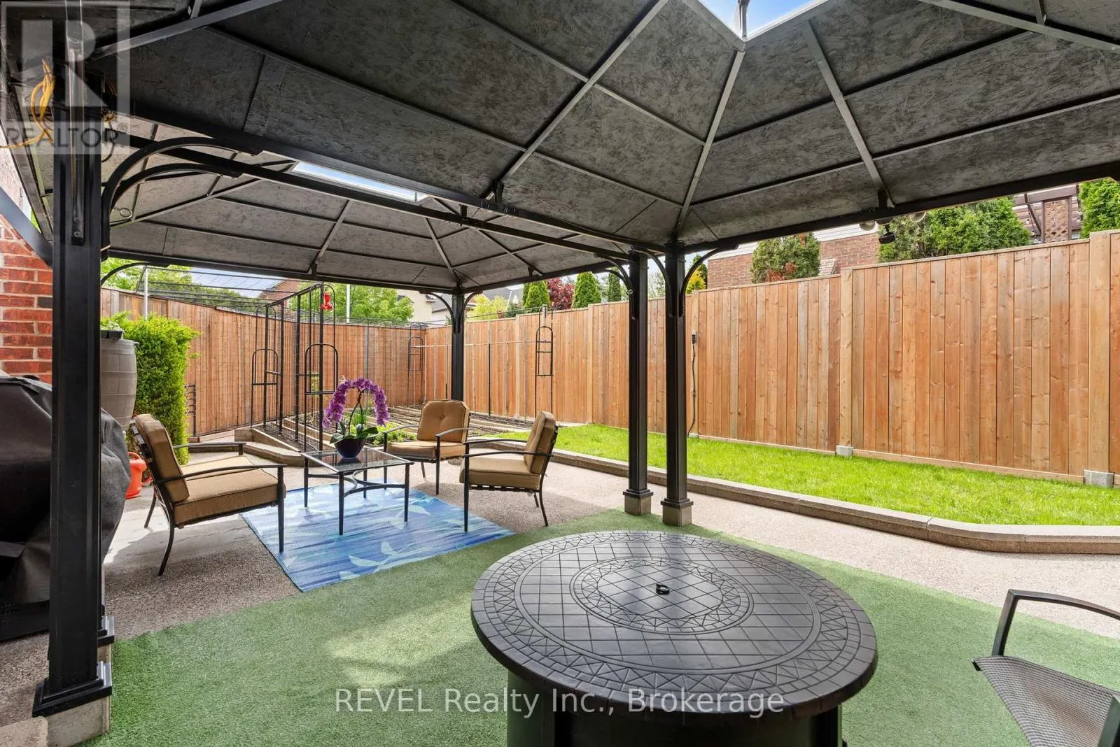 42 VINIFERA DRIVE