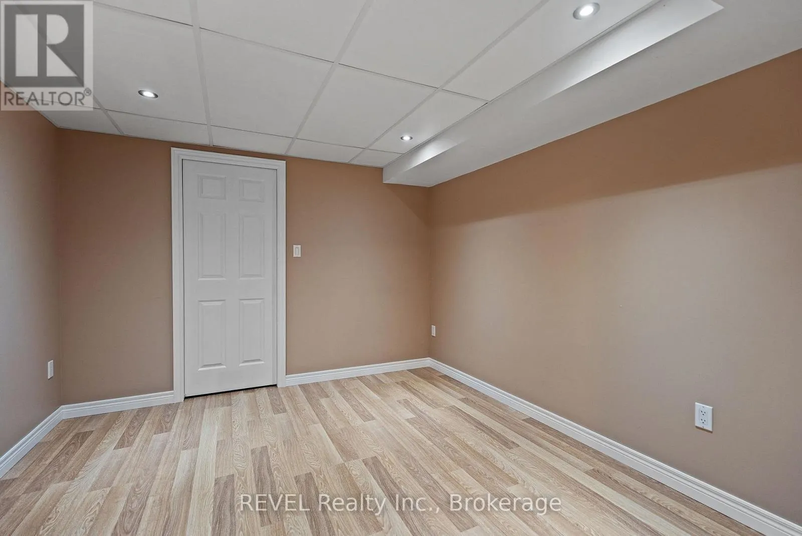 42 VINIFERA DRIVE