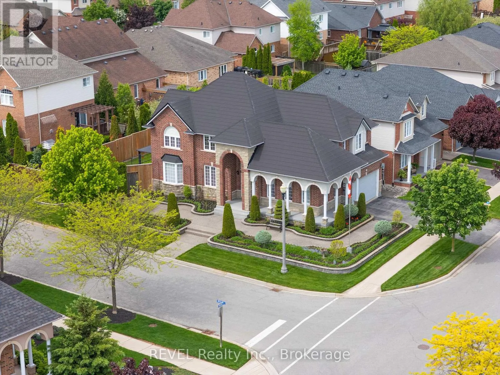 42 VINIFERA DRIVE