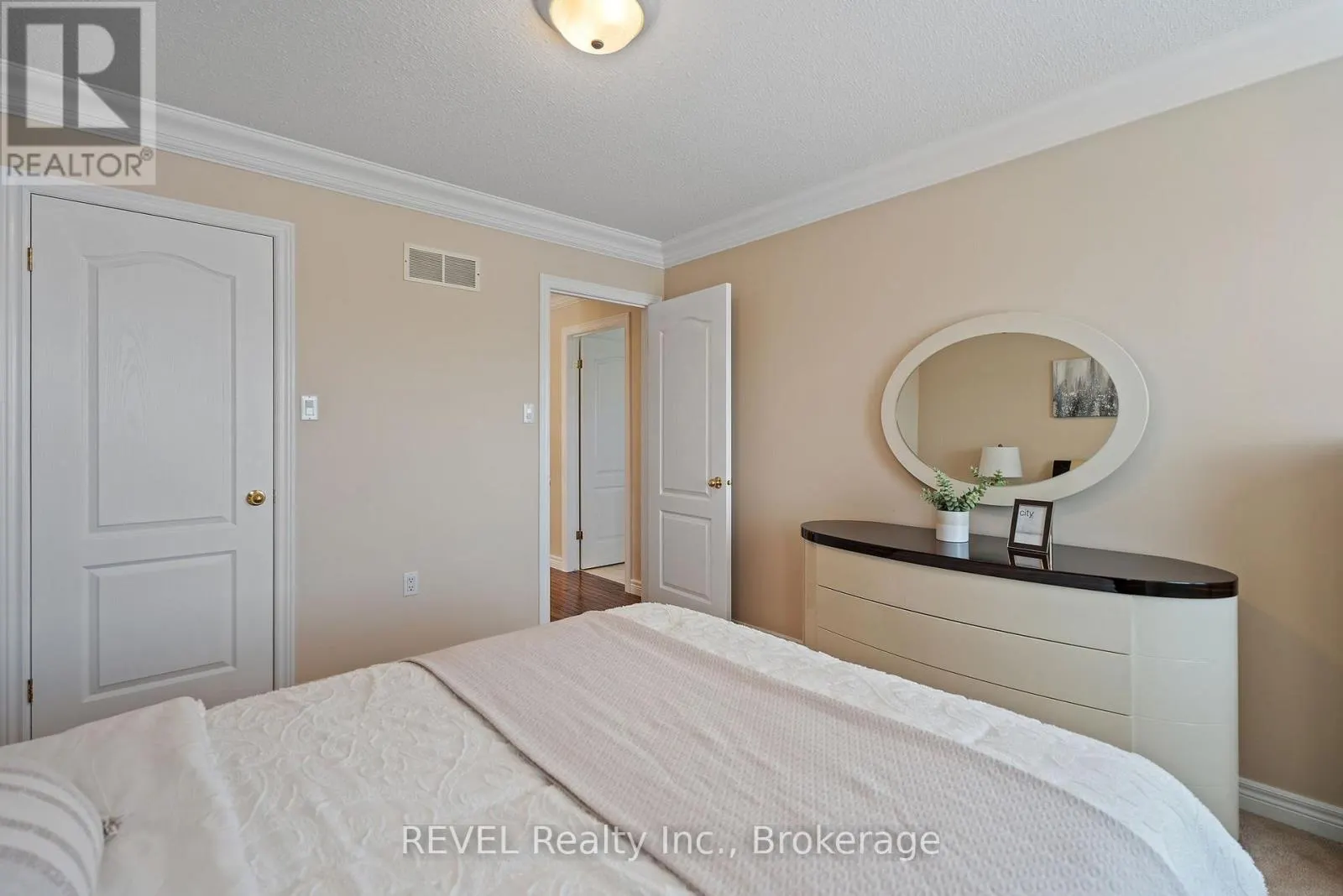 42 VINIFERA DRIVE