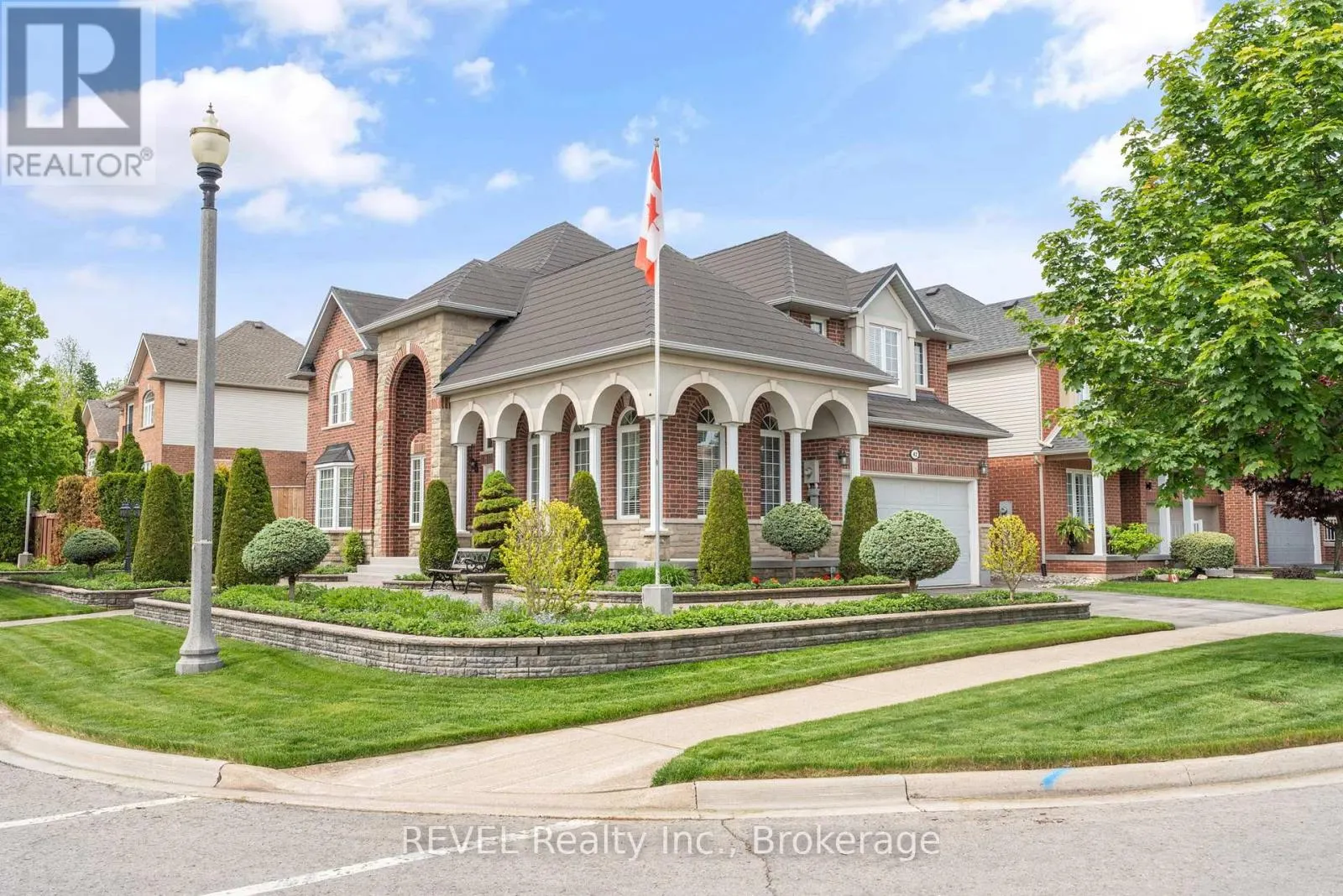 42 VINIFERA DRIVE
